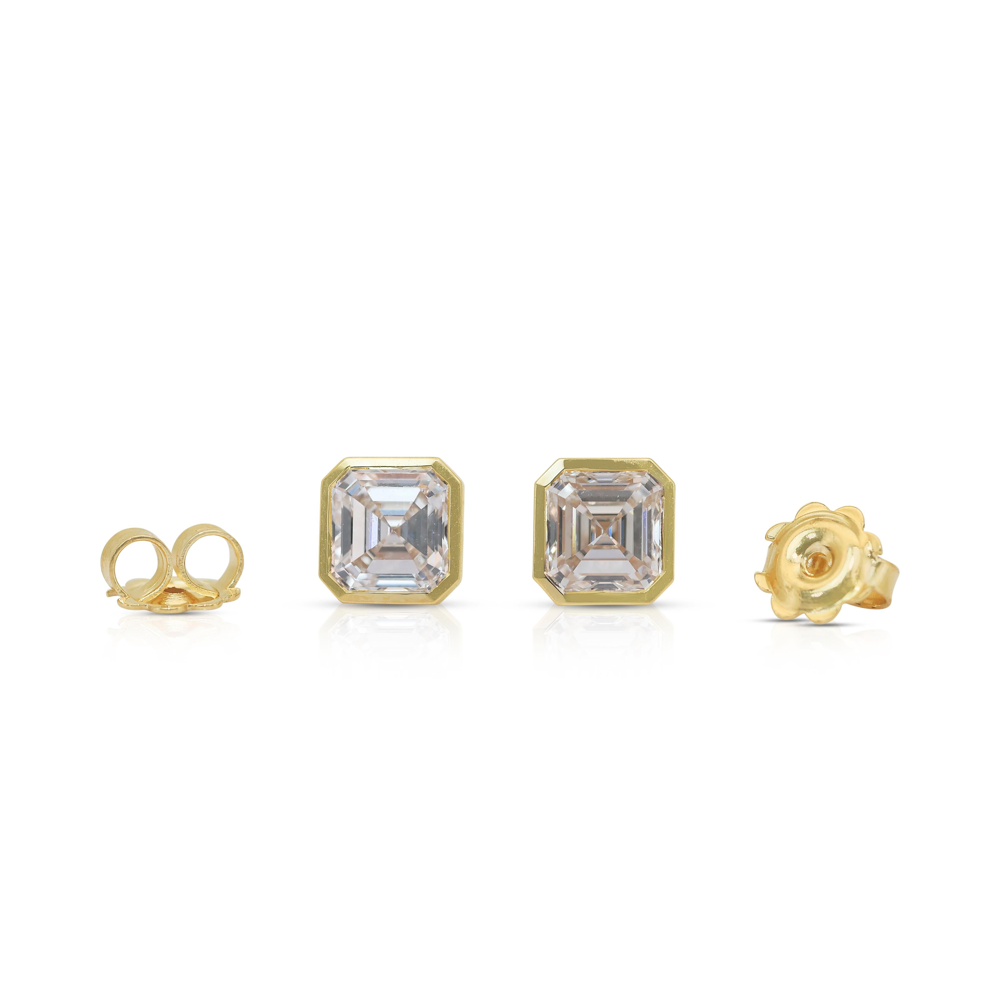 Elegant 3.03ct Diamonds Stud Earrings in 18k Yellow Gold - IGI Certified For Sale 3