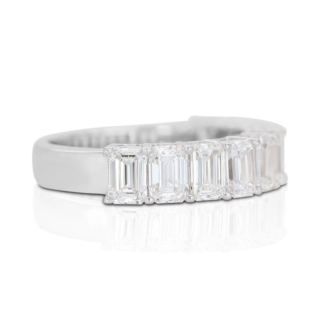 Elegant 3.08ct. Emerald Cut Half Eternity Diamond Ring In New Condition For Sale In רמת גן, IL