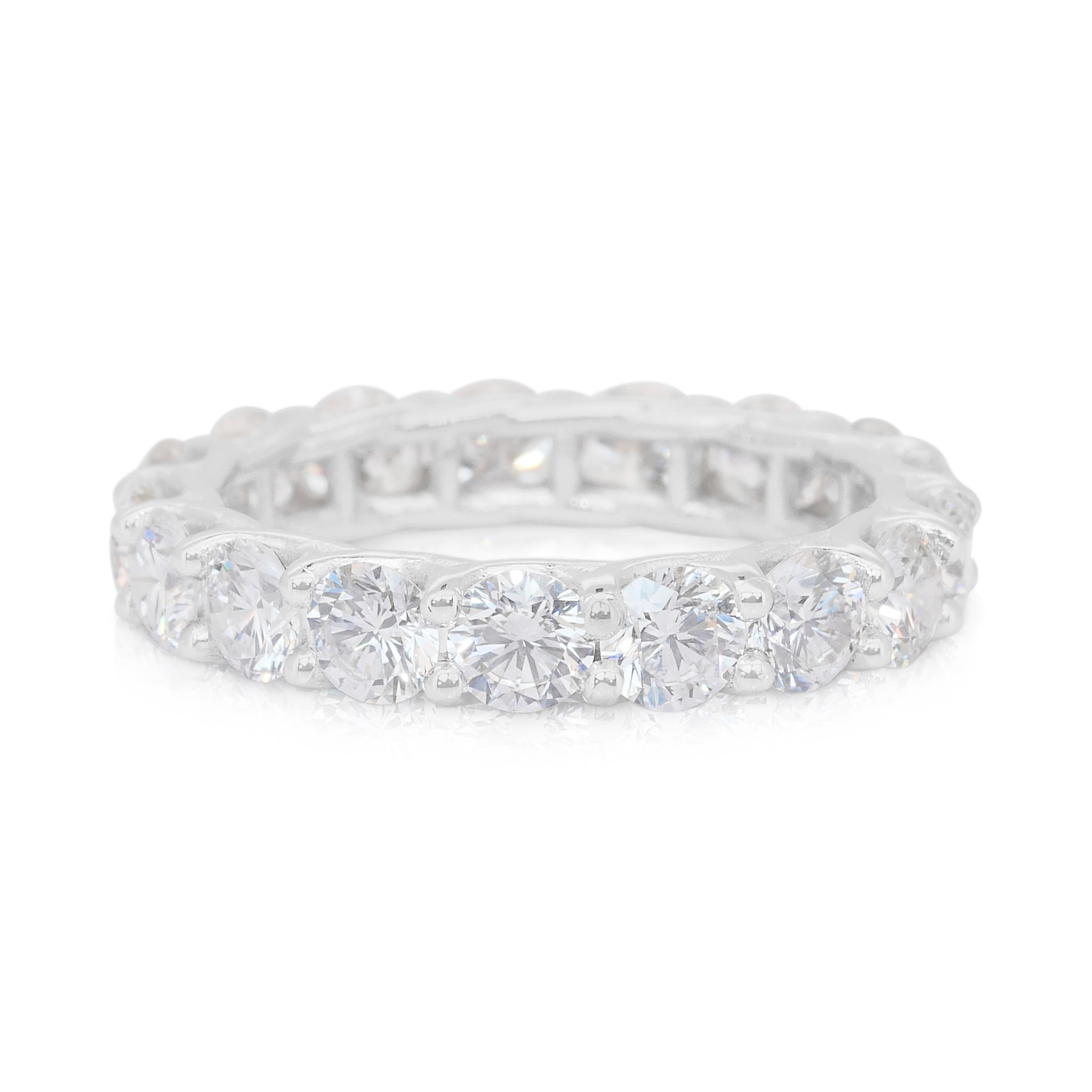 Elegant 3.13ct Diamonds Eternity Ring en or blanc 18k - IGI Certified Neuf - En vente à רמת גן, IL