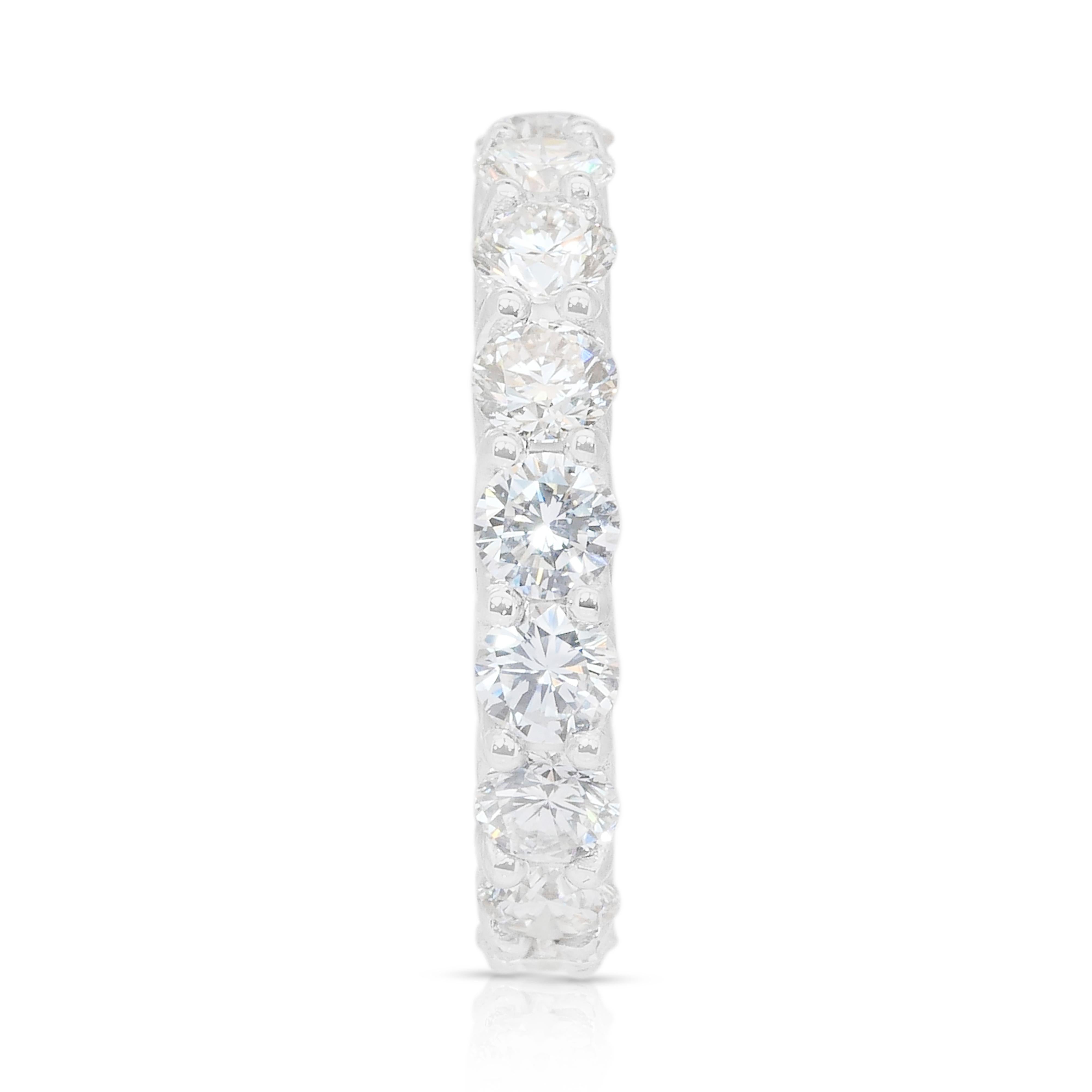 Elegant 3.13ct Diamonds Eternity Ring en or blanc 18k - IGI Certified en vente 1