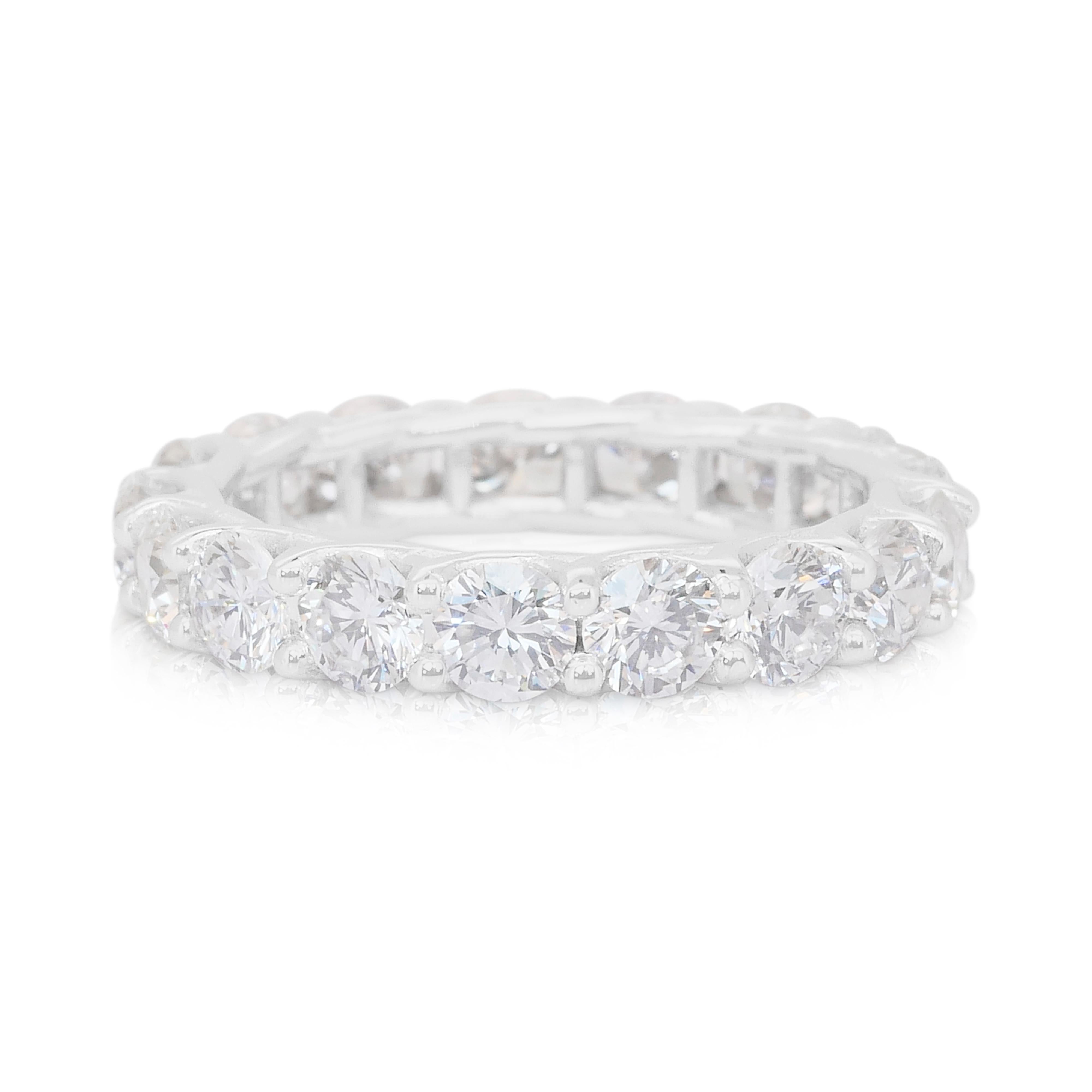 Elegant 3.13ct Diamonds Eternity Ring en or blanc 18k - IGI Certified en vente 4