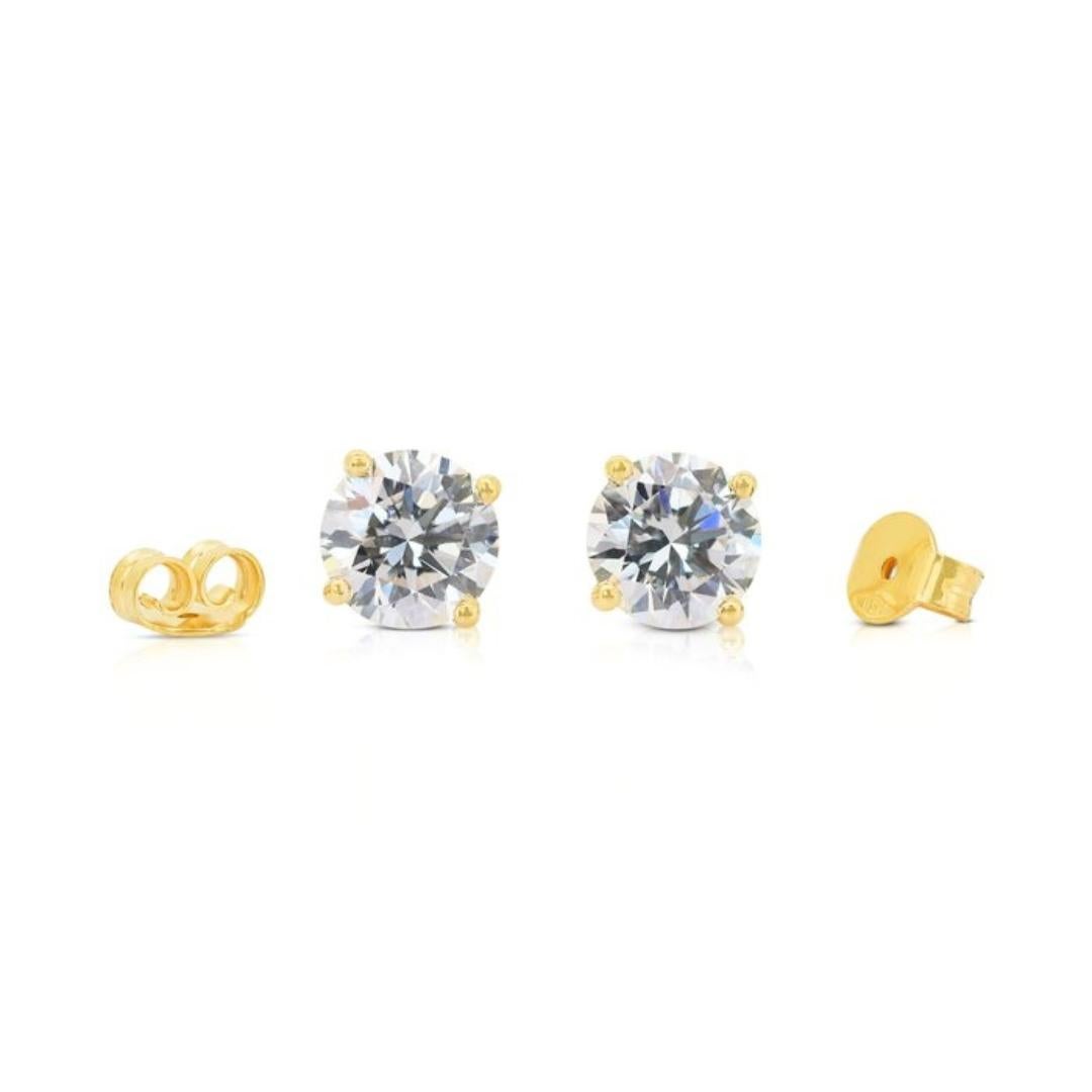 Clous d'oreilles élégants en or jaune 18 carats avec diamants de 3,20 carats certifiés IGI en vente 3
