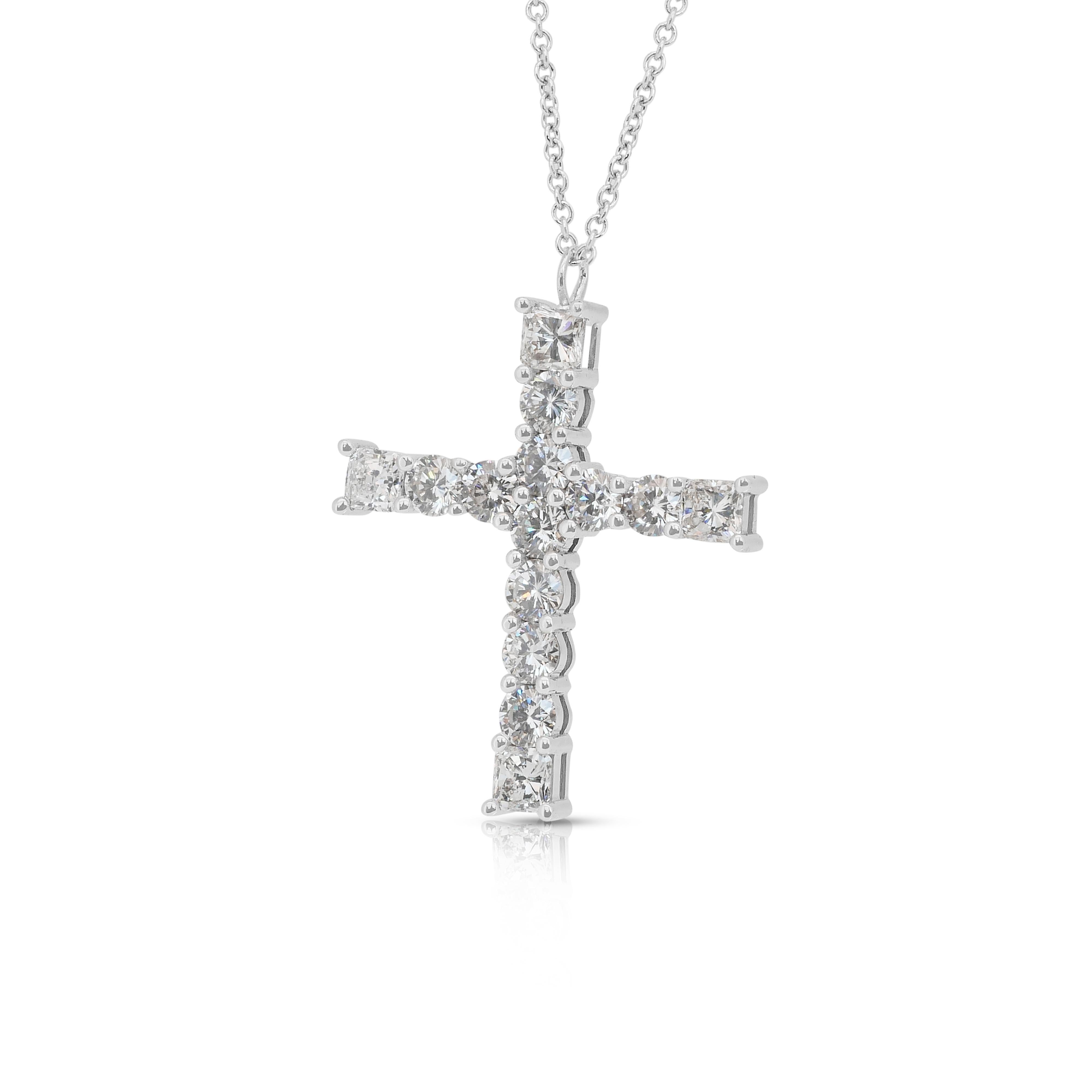 Elegant 3.26ct Diamonds Necklace with Cross Pendant in 18k White Gold In New Condition For Sale In רמת גן, IL