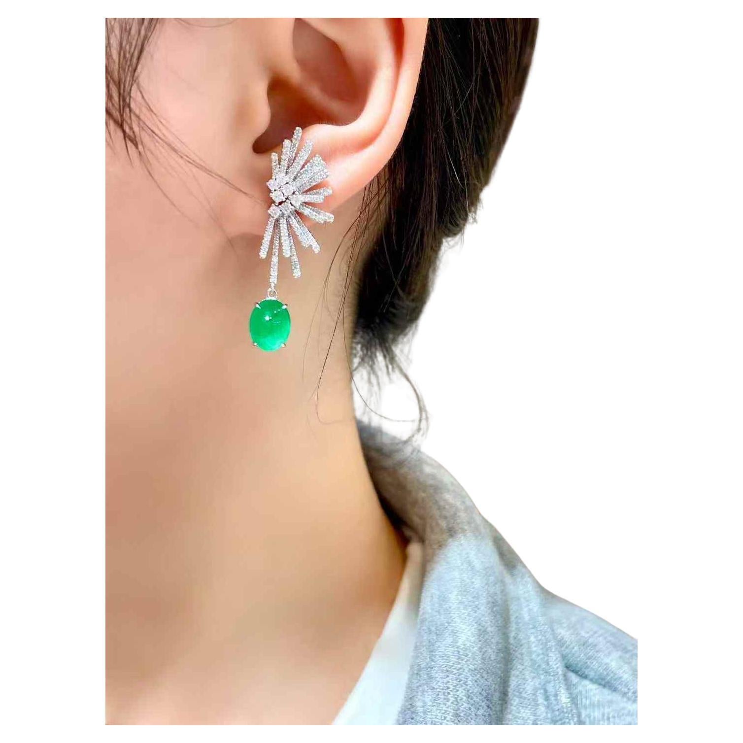 Elegant 4.00ct Emerald and Diamond Drop Earrings in 18K Gold For Sale