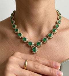 Elegantes 40-Karat-Smaragd & 8-Karat-Diamant-Halsband aus Weißgold