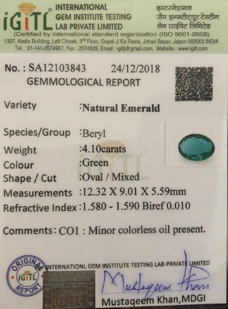Oval Cut Elegant 4.10 Carat Certified Green Oval Emerald & Diamond Ring in 14k Rose Gold For Sale