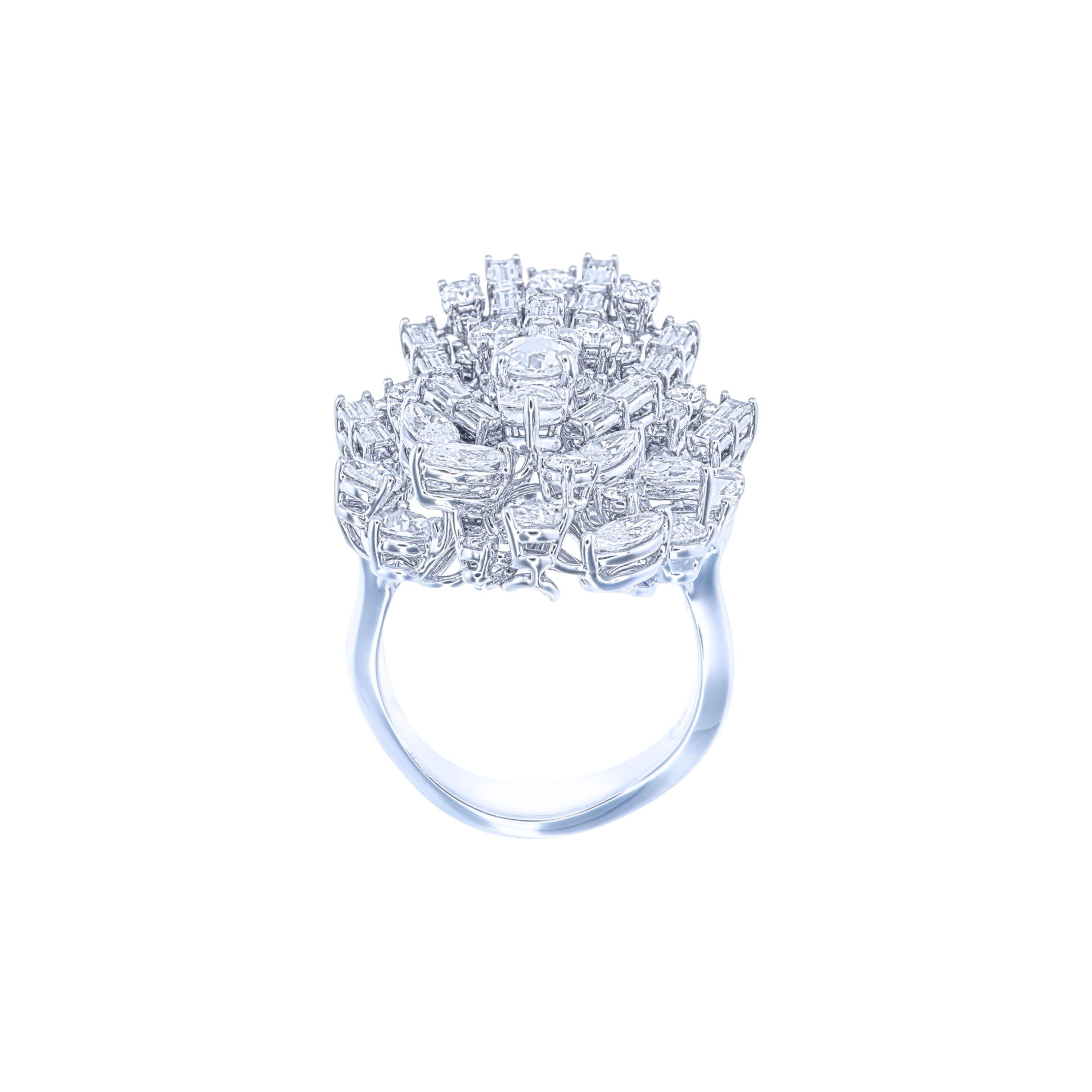 Elegante anillo de diamantes talla rosa multiforma de 4,31 quilates Contemporáneo en venta