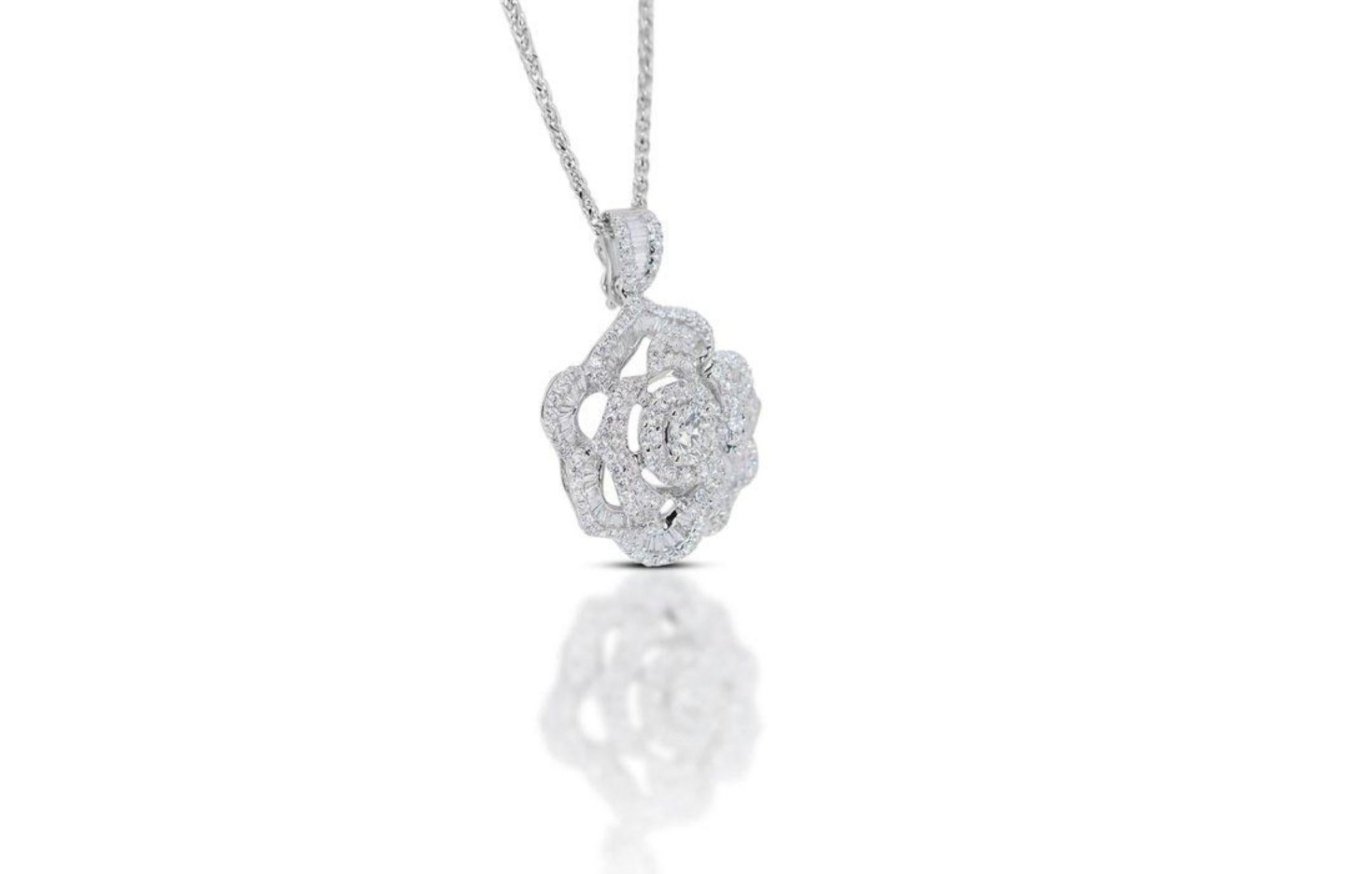 Round Cut Elegant 4.66ct Diamond Necklace For Sale
