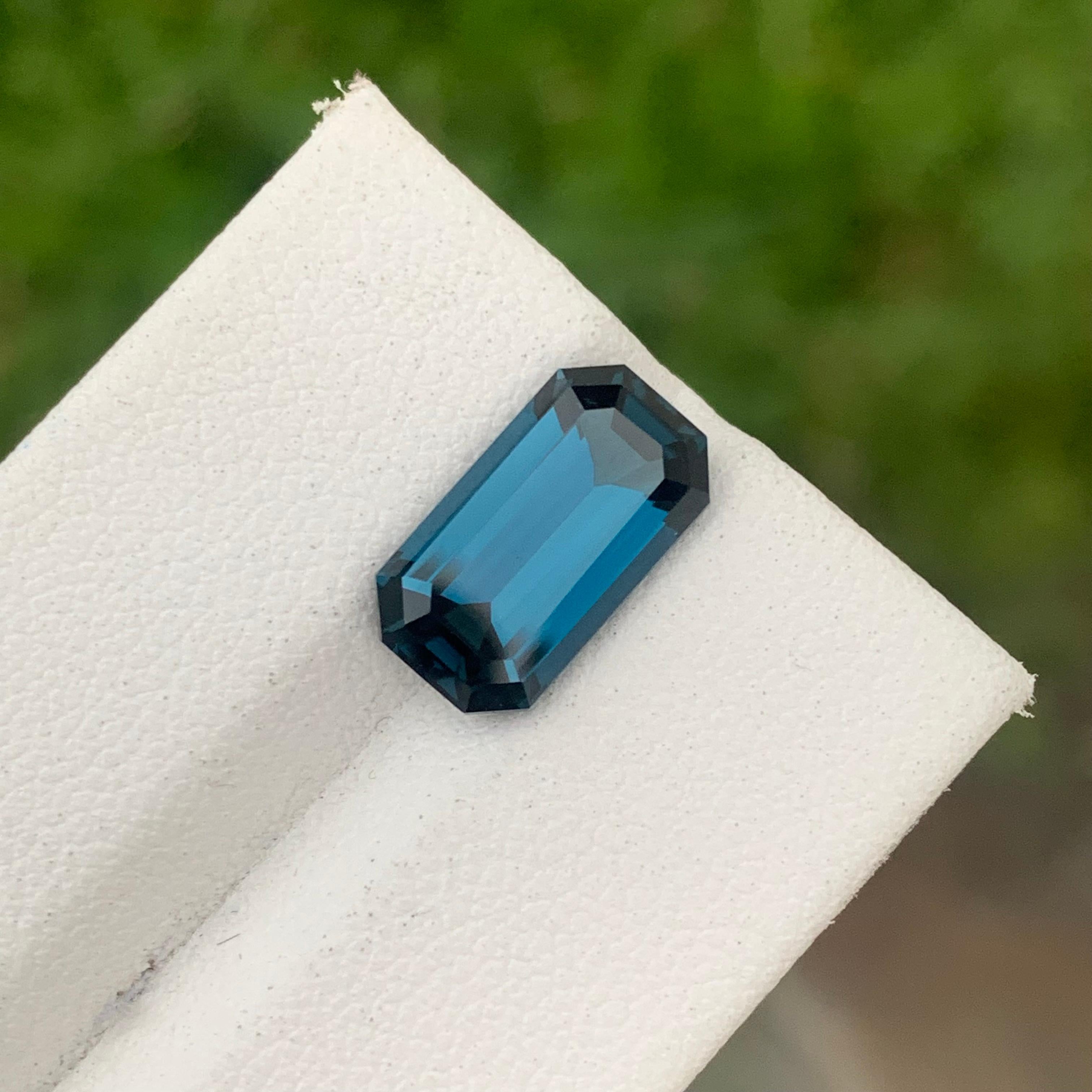 Elegant 4.85 Carat Faceted London Blue Topaz Ring Gem Emerald Cut Stone For Sale 2