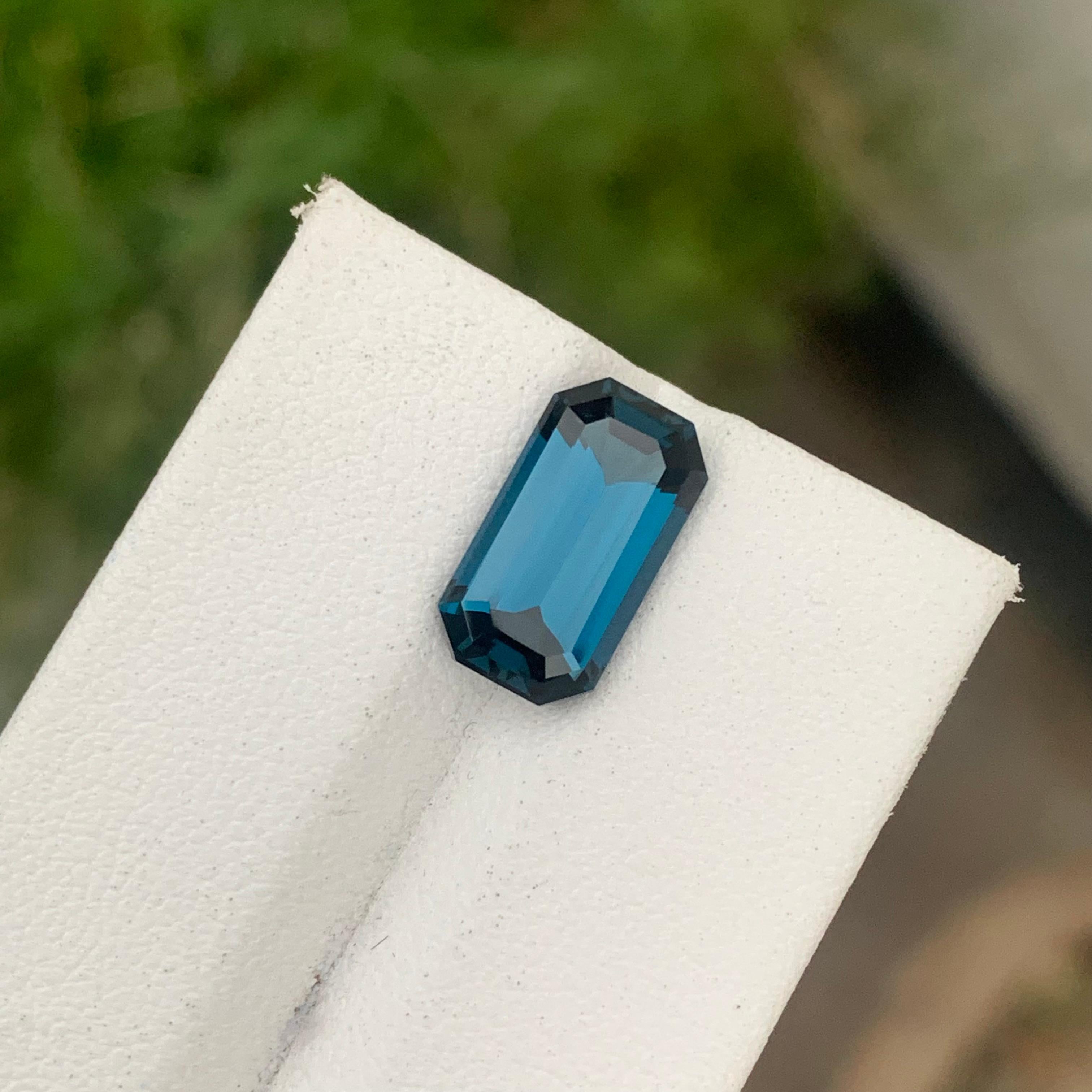Elegant 4.85 Carat Faceted London Blue Topaz Ring Gem Emerald Cut Stone For Sale 5
