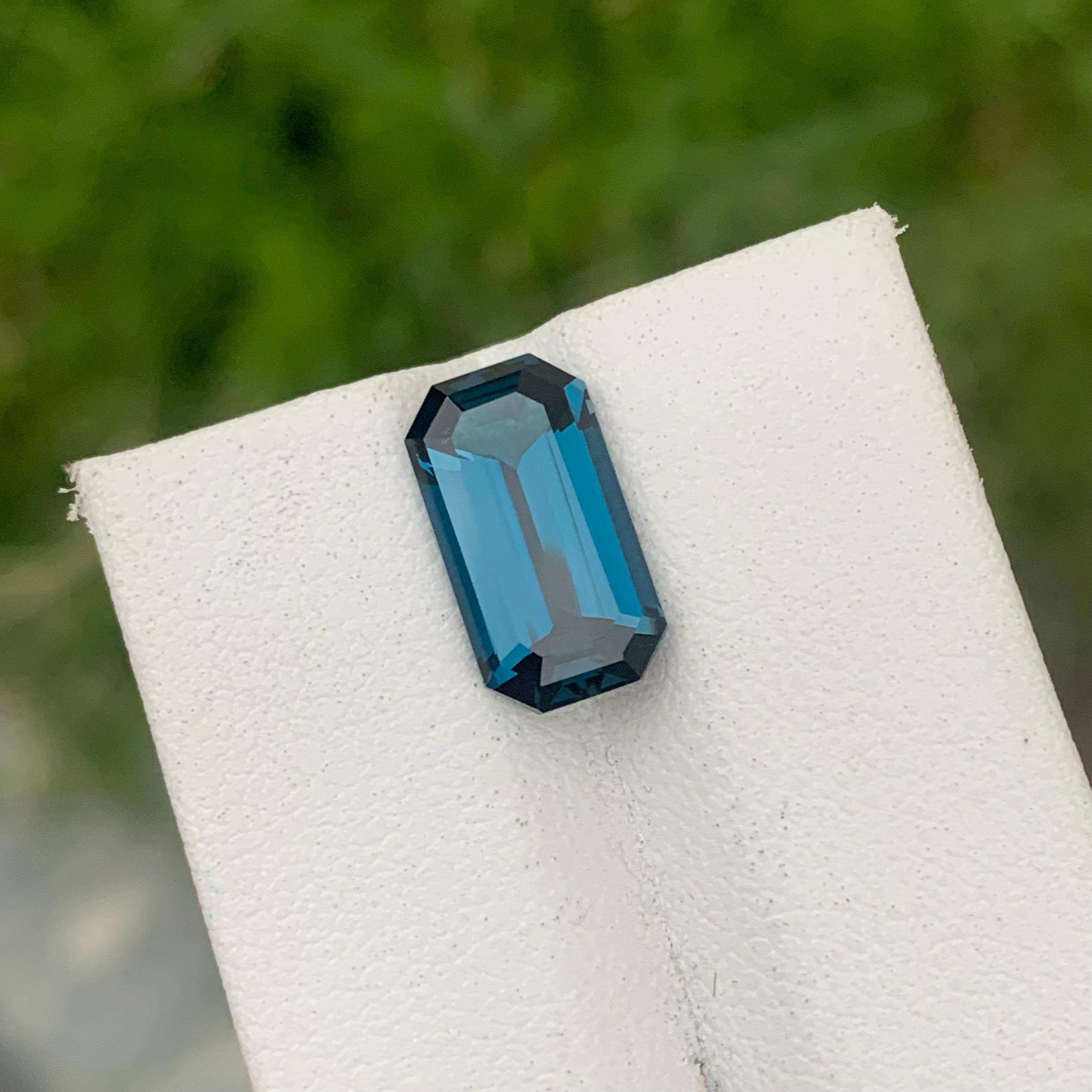 Elegant 4.85 Carat Faceted London Blue Topaz Ring Gem Emerald Cut Stone For Sale 7