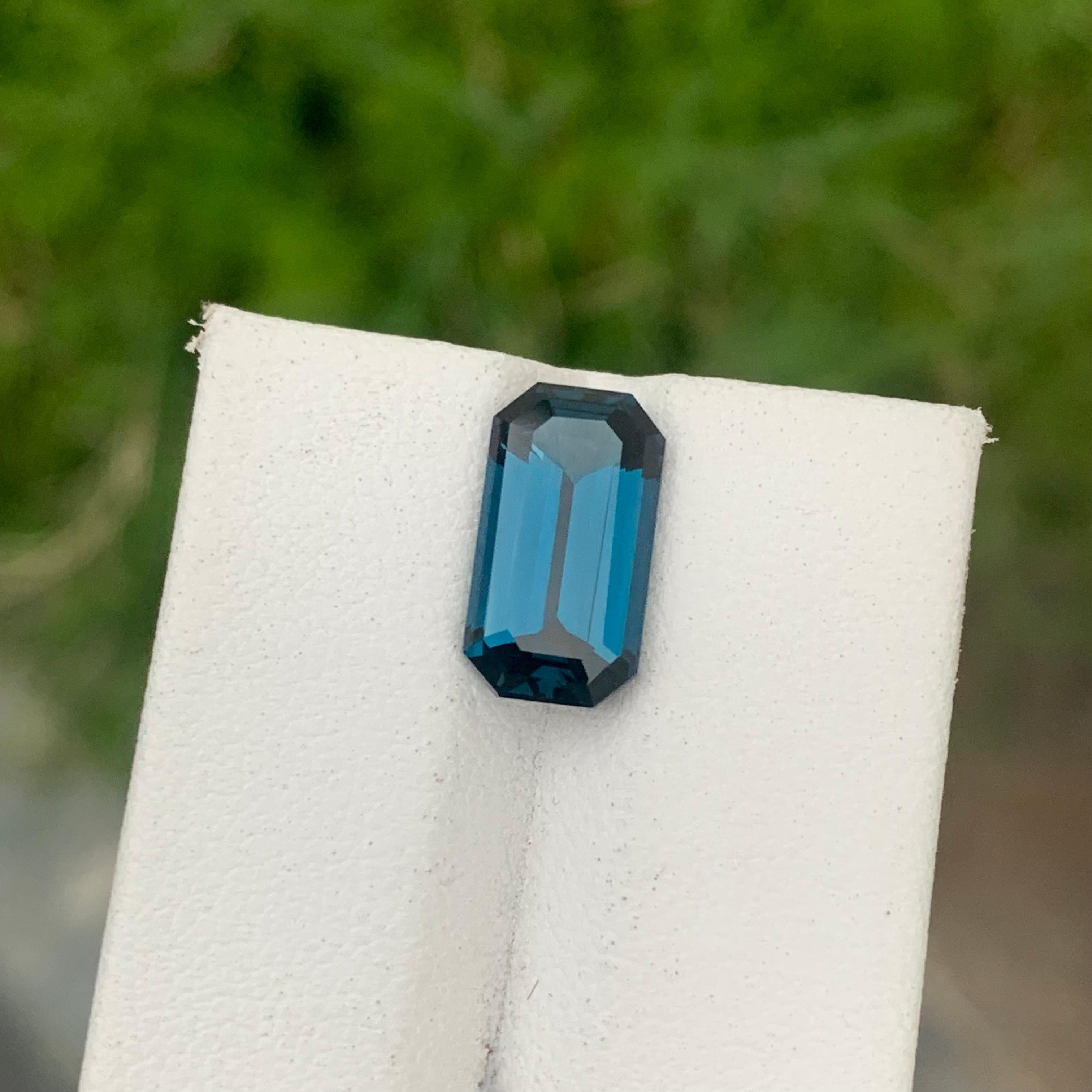 Elegant 4.85 Carat Faceted London Blue Topaz Ring Gem Emerald Cut Stone For Sale 8