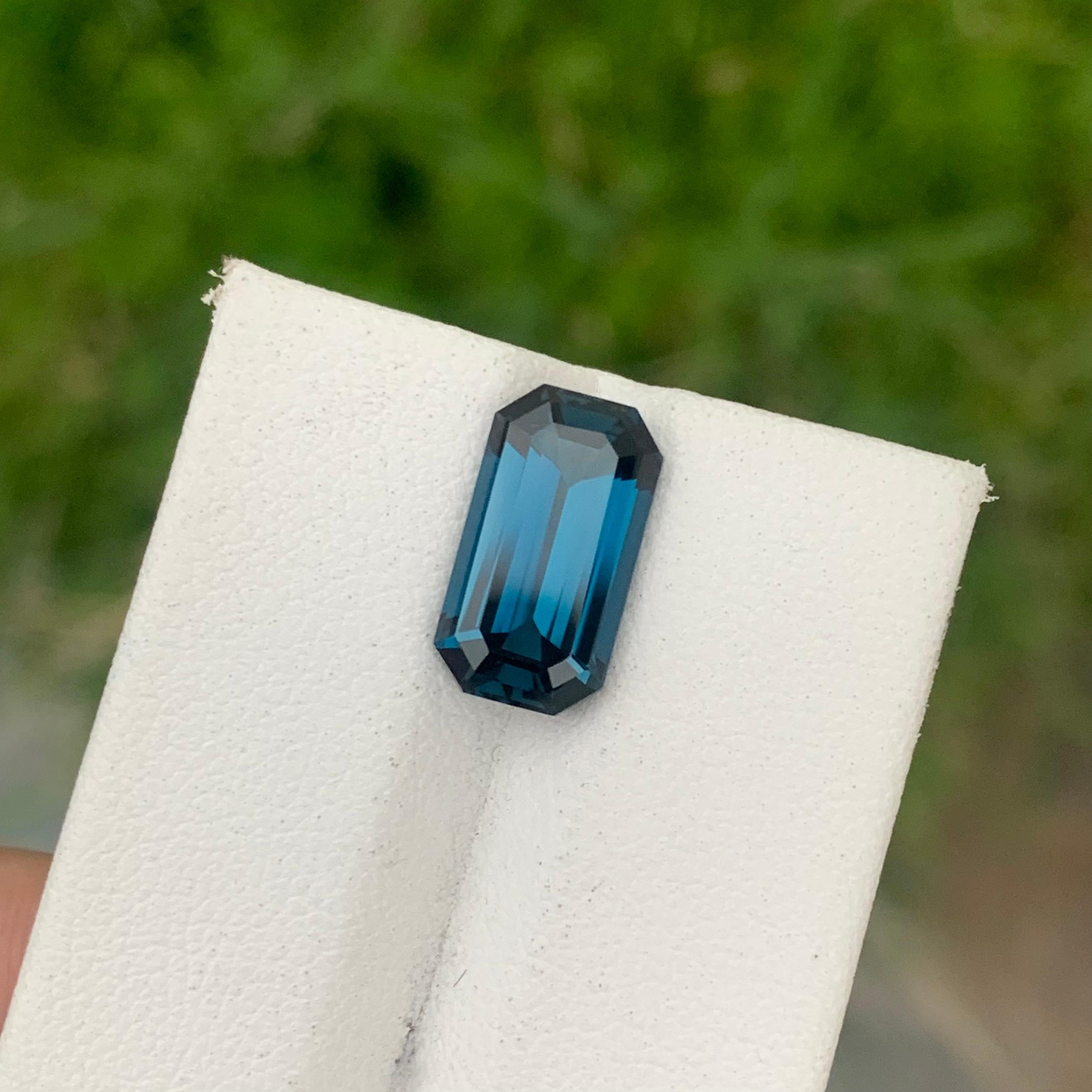 Elegant 4.85 Carat Faceted London Blue Topaz Ring Gem Emerald Cut Stone For Sale 9
