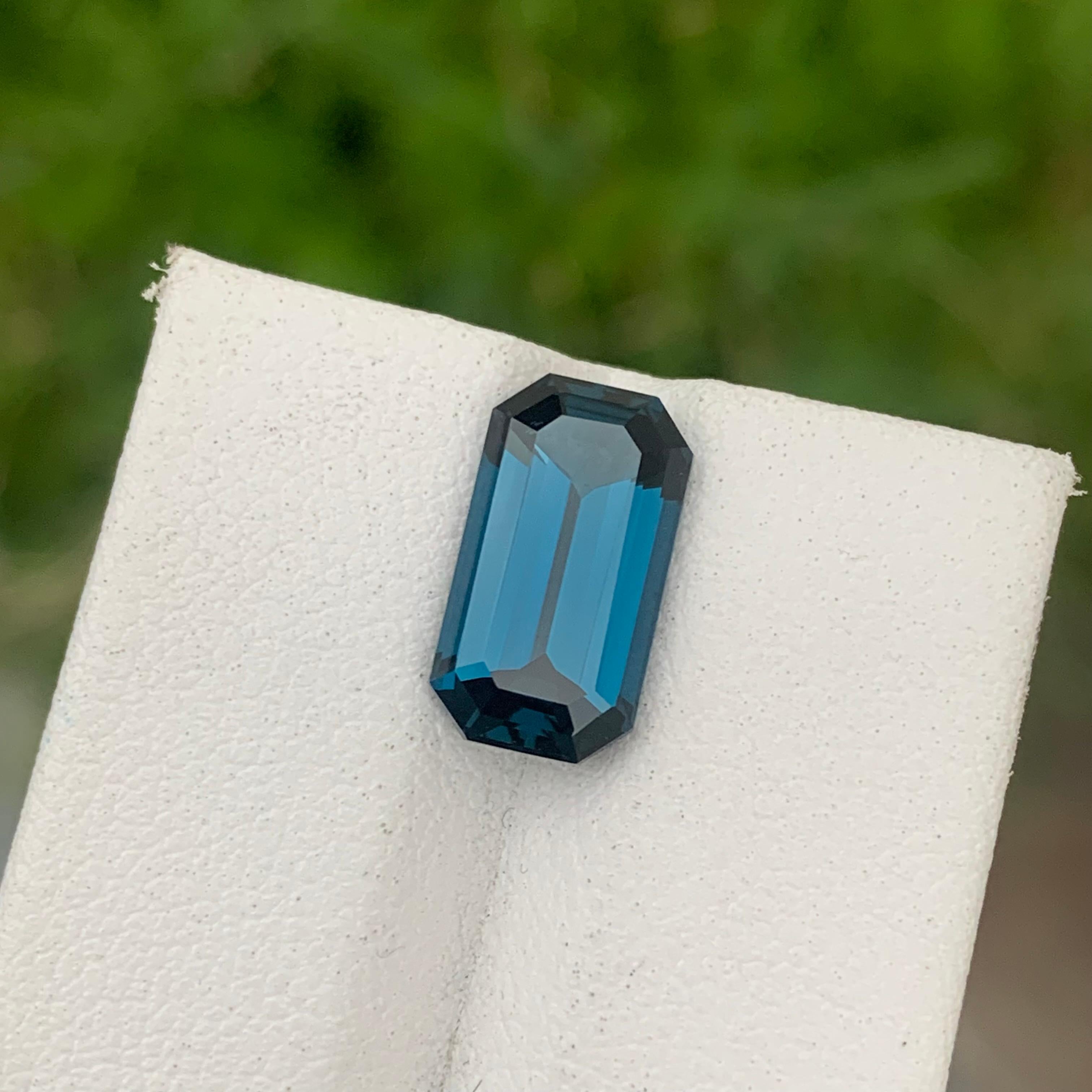Elegant 4.85 Carat Faceted London Blue Topaz Ring Gem Emerald Cut Stone For Sale 10