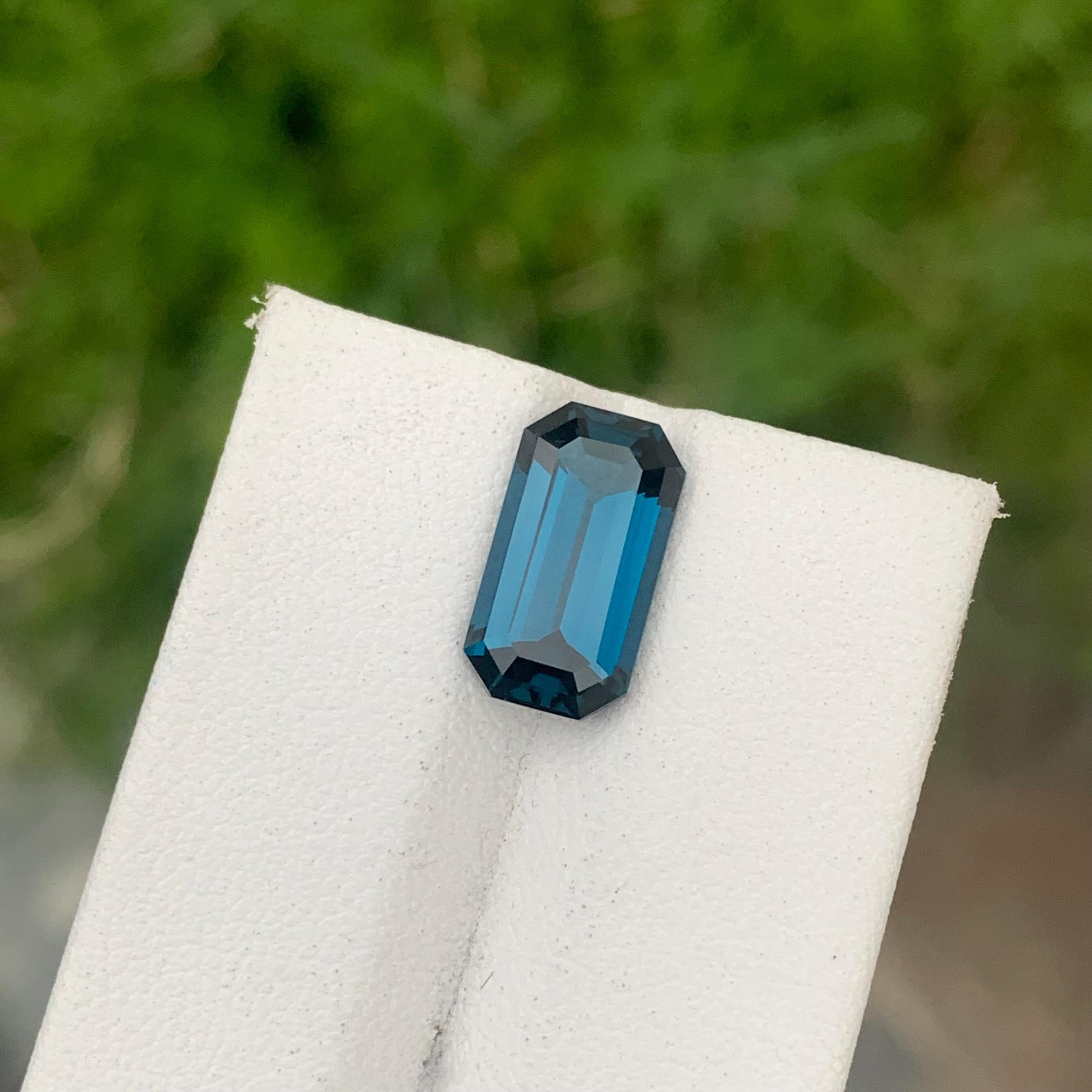 Elegant 4.85 Carat Faceted London Blue Topaz Ring Gem Emerald Cut Stone For Sale 11