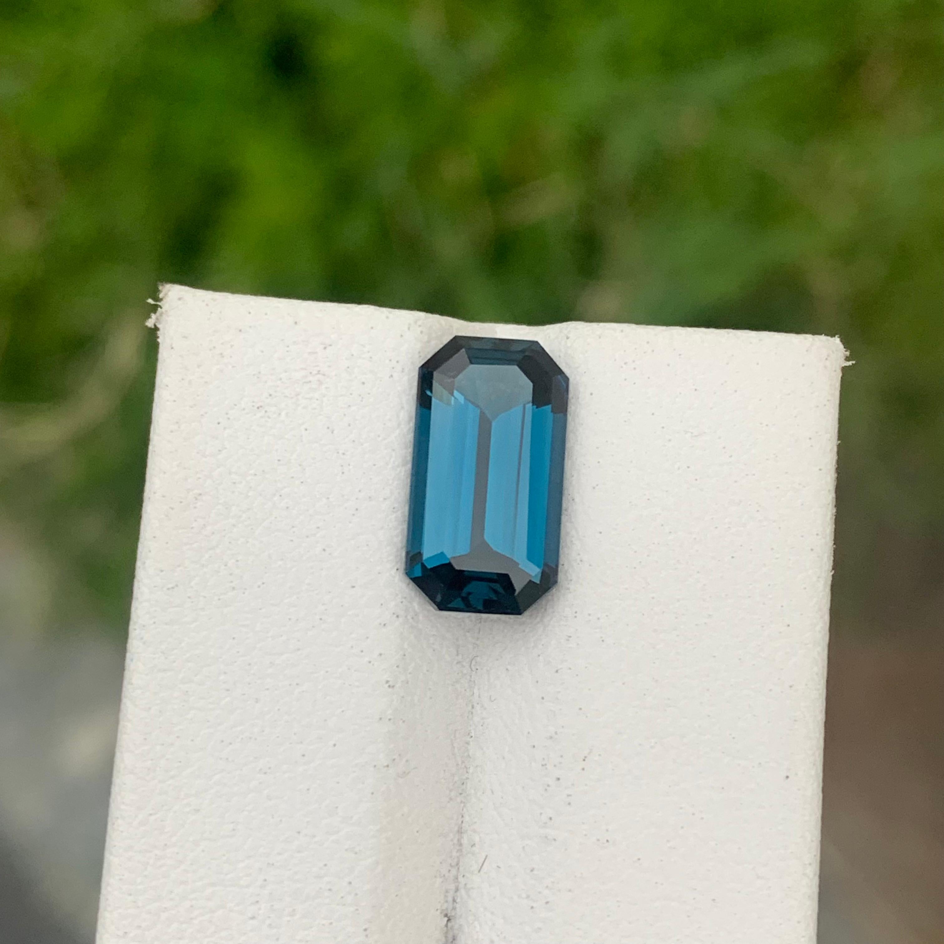 Elegant 4.85 Carat Faceted London Blue Topaz Ring Gem Emerald Cut Stone For Sale 12