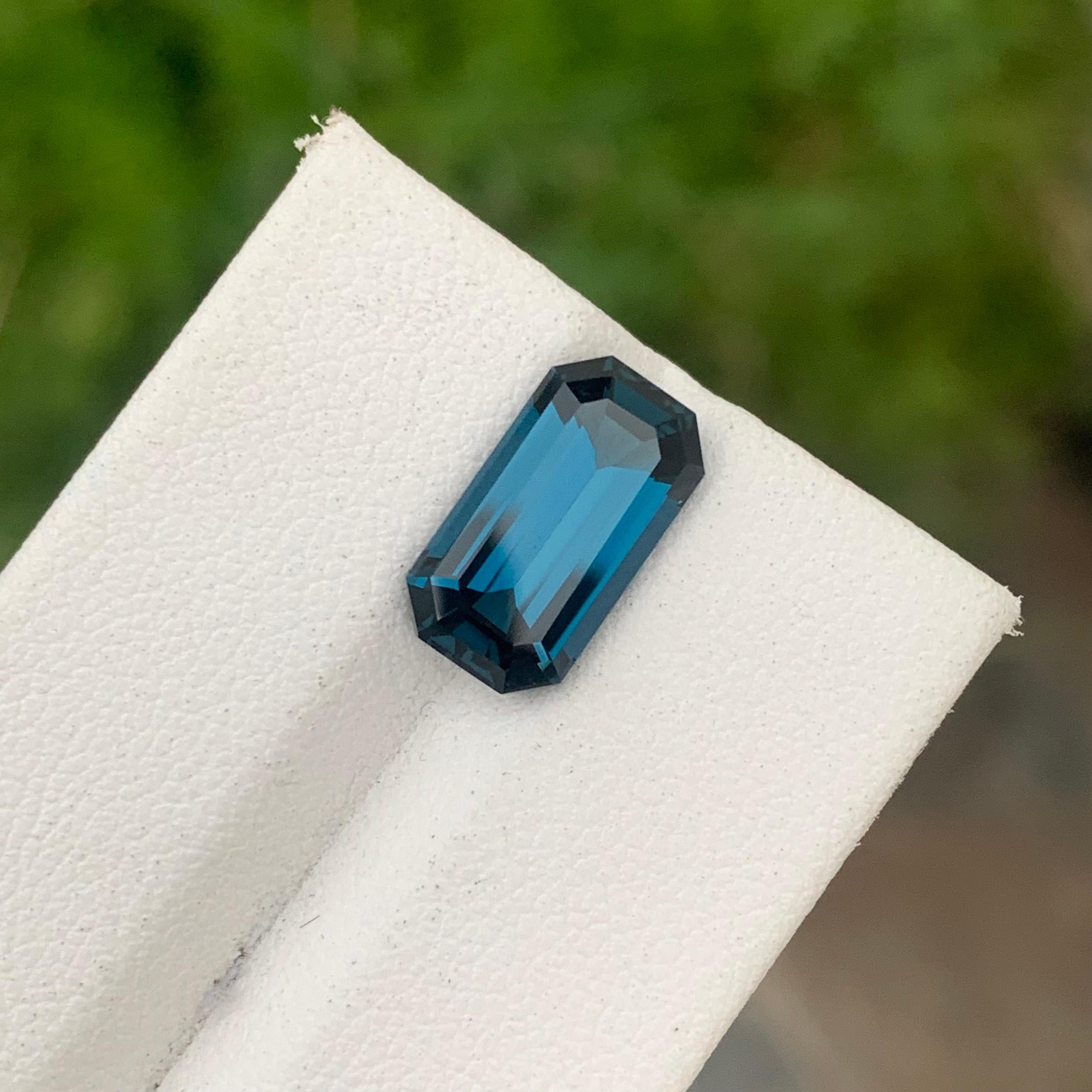 Elegant 4.85 Carat Faceted London Blue Topaz Ring Gem Emerald Cut Stone For Sale 1