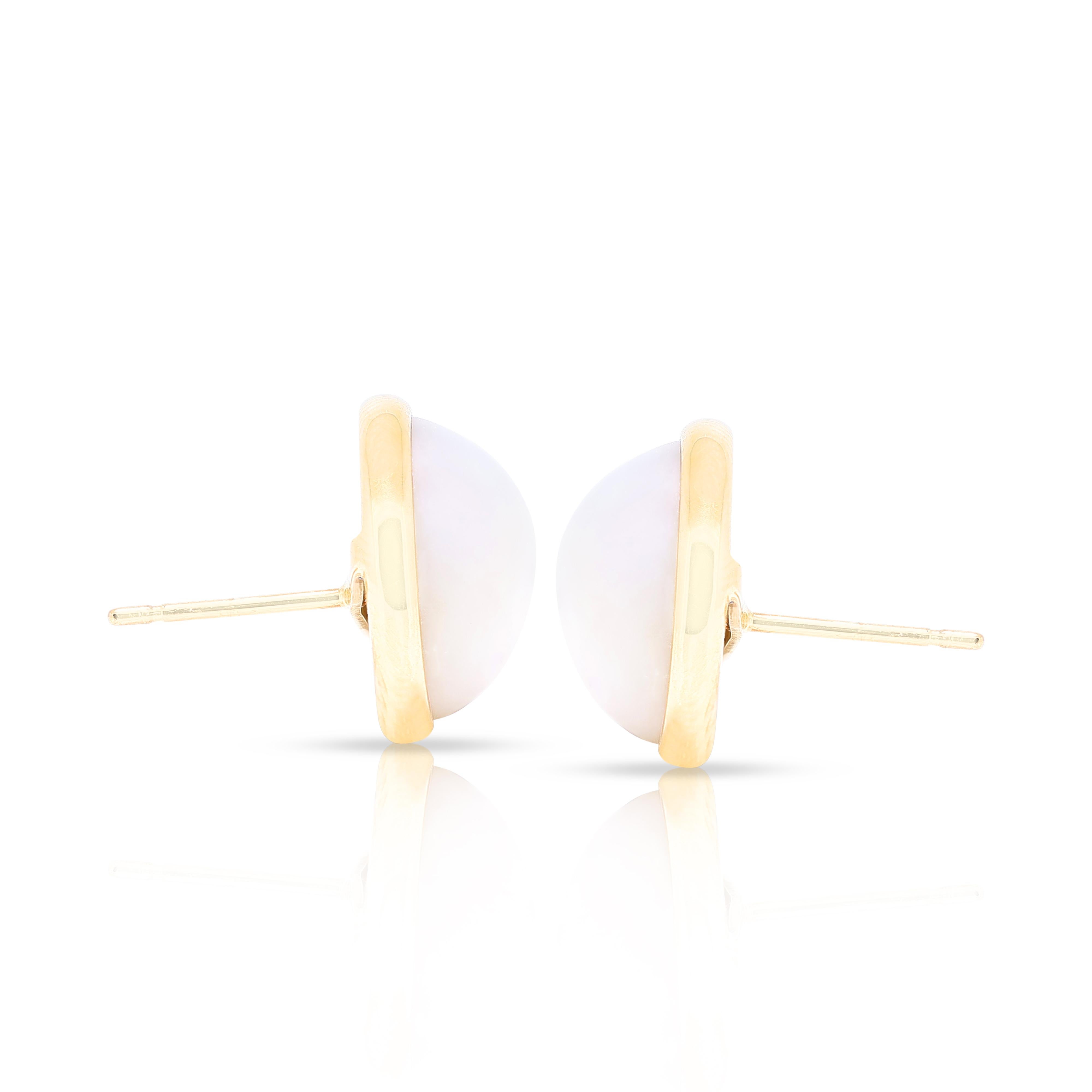 Round Cut Elegant 4ct Shell Pearl Stud Earrings in 18K Yellow Gold