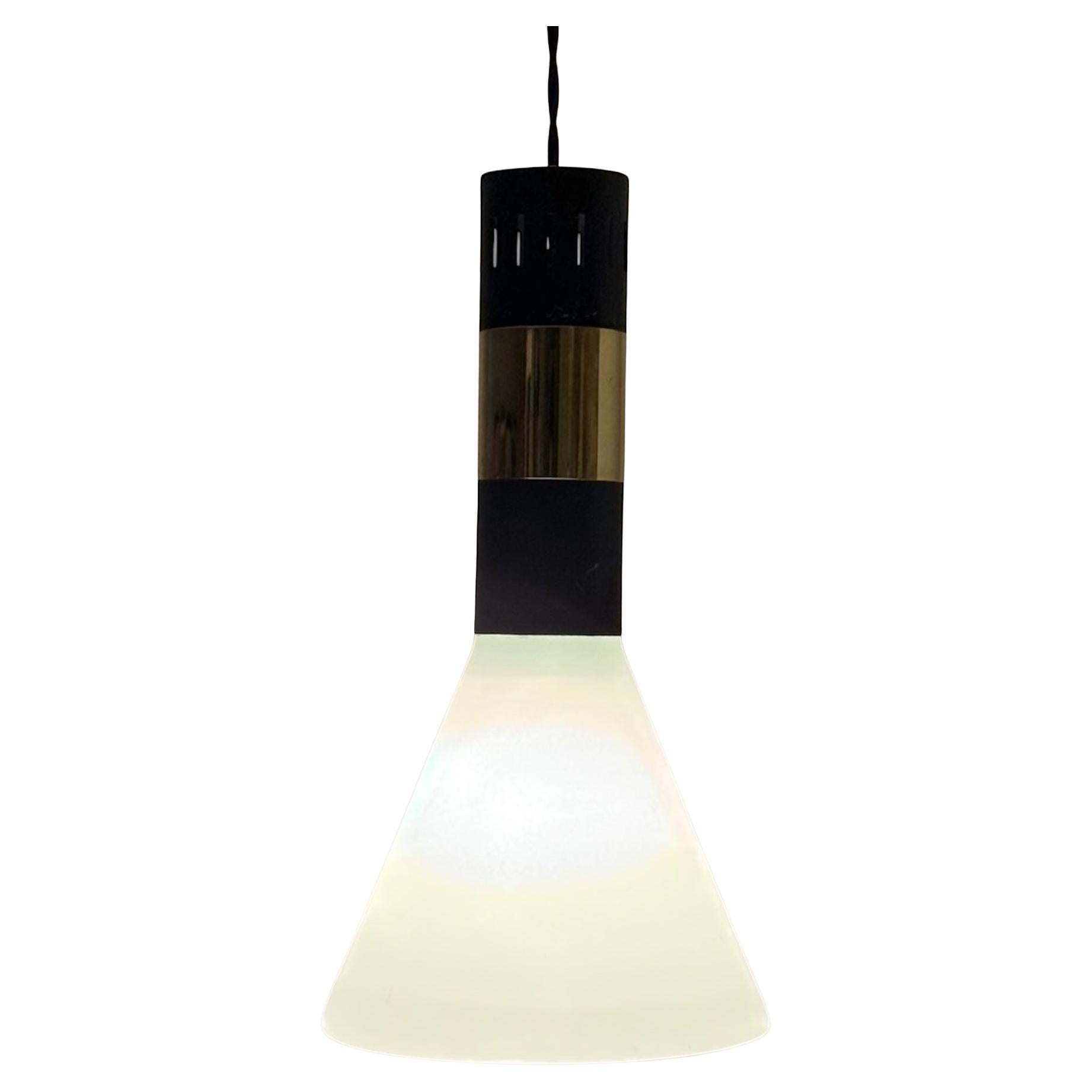 Mid-Century Modern Elegance 50s Lamp Stilnovo - Pendentif Vintage Italian Brass and Opaline Glass en vente