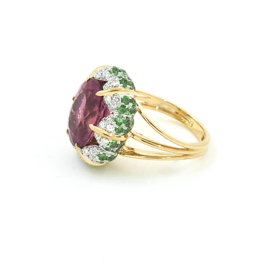 Elegant 6.18 Carat Oval Cut Rubellite and Diamond Ring in 18K Yellow Gold In New Condition In Hong Kong, HK