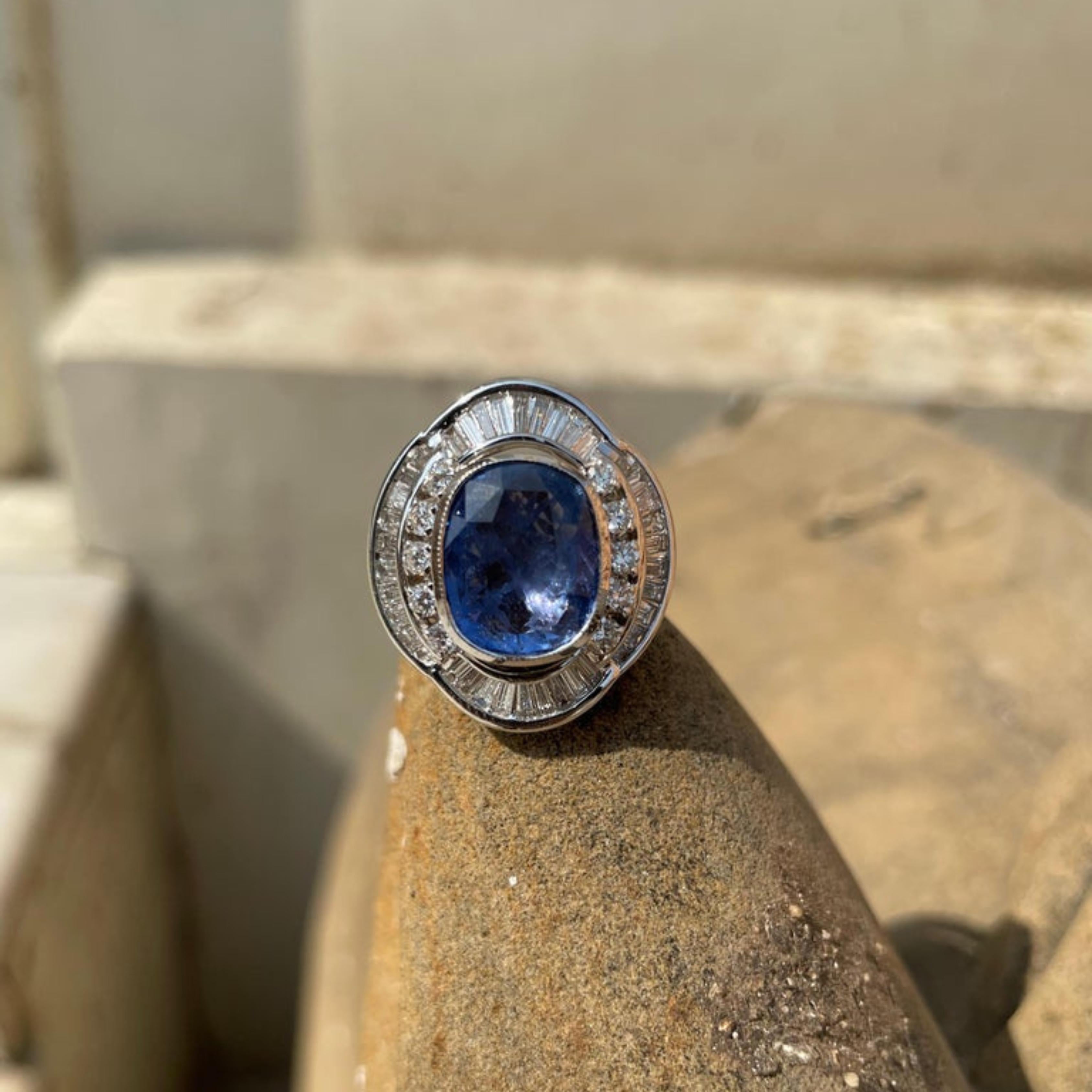 En vente :  Elegant 6.43 Ct. Bague cocktail saphir bleu et diamant en or blanc massif 18kt 4