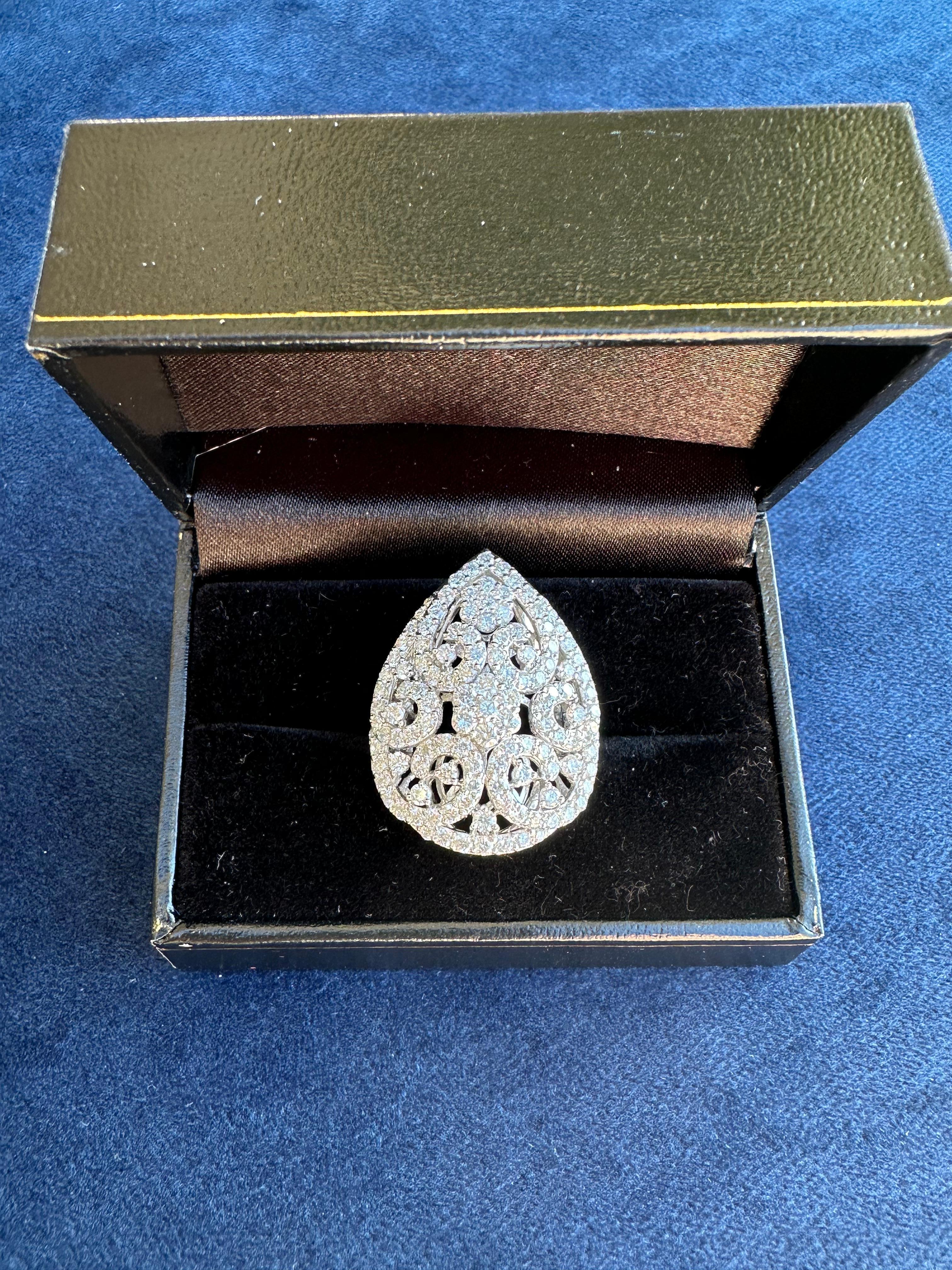 Women's  Elegant 7.00 Carat Diamond Pear Shaped Cluster Cocktail Ring in 18K White Gold For Sale