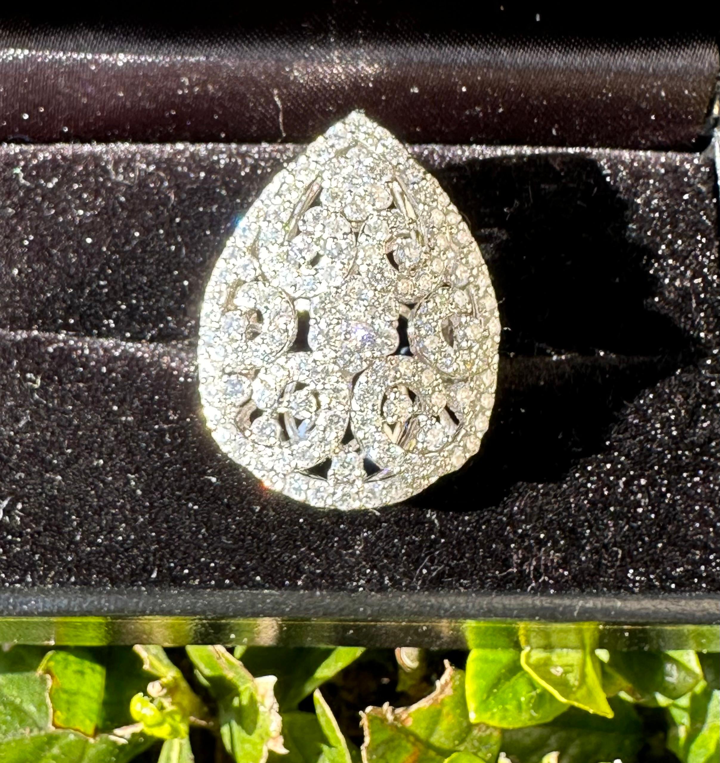 Elegant 7.00 Carat Diamond Pear Shaped Cluster Cocktail Ring in 18K White Gold For Sale 1