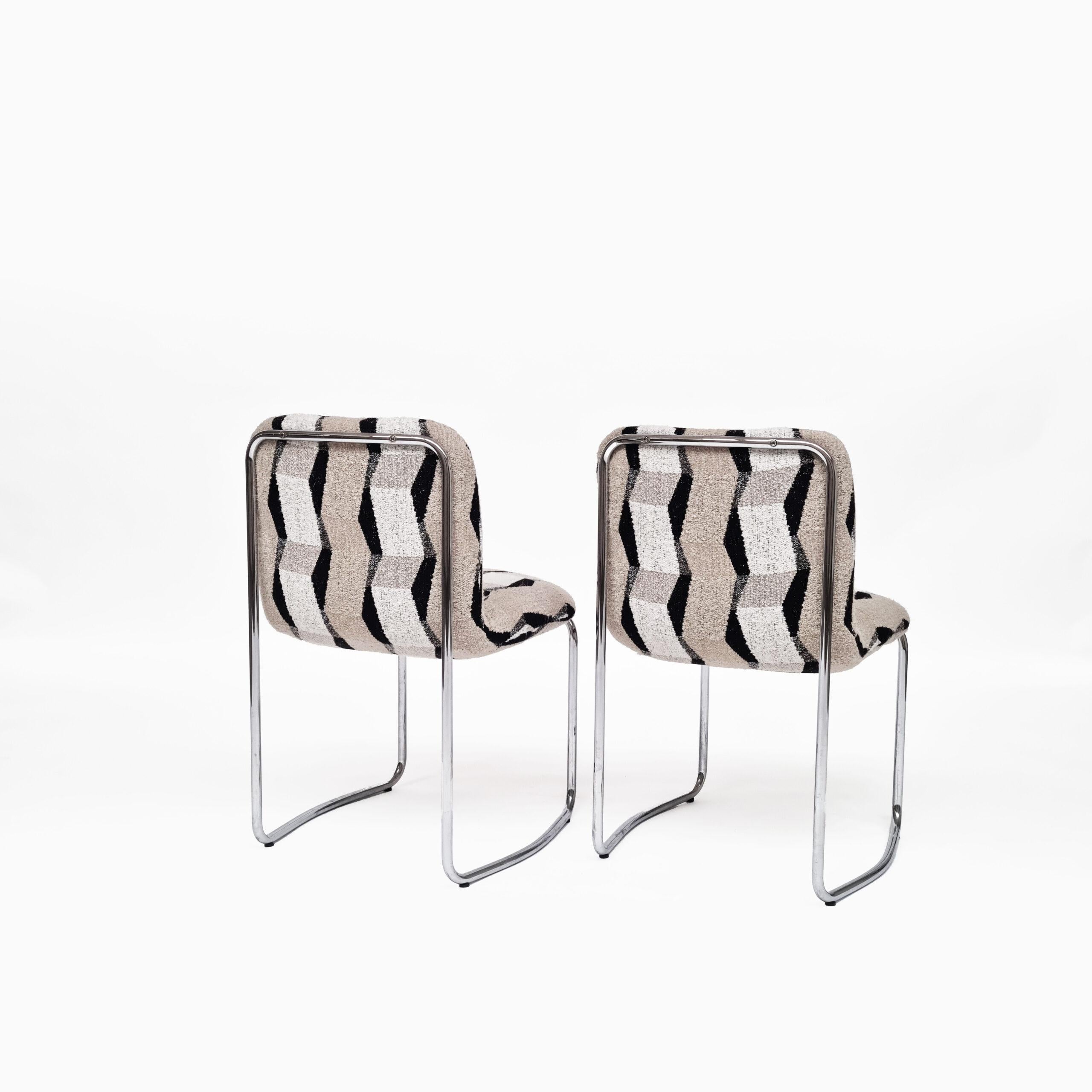 Elegant 70s Upholstered Chairs (sold per piece) In Good Condition For Sale In Hilversum, NL