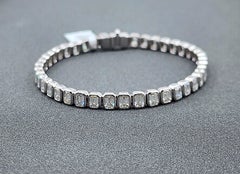 Bracciale tennis con castone taglio smeraldo da 7.84 carati