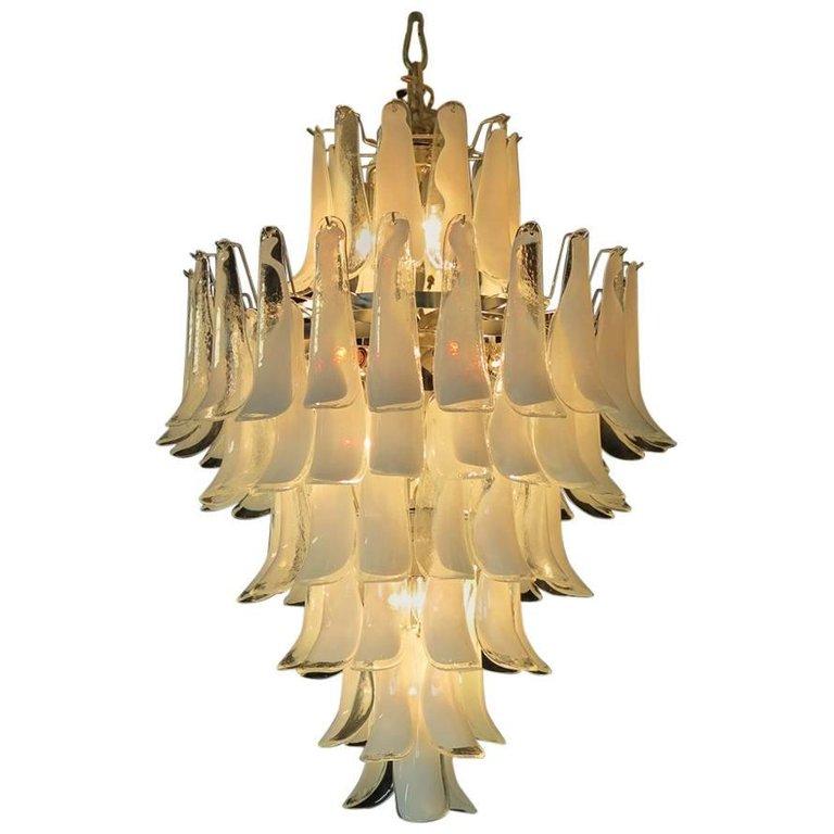 Handblown glass chandelier, composed of 85 curved, clear glass pieces, which are arranged on 7 tiers, suspended from a nickel metal structure.
Period:late xx century
Dimensions: 47,25 inches (120 cm) height without chain; 31,50 inches (80 cm)
