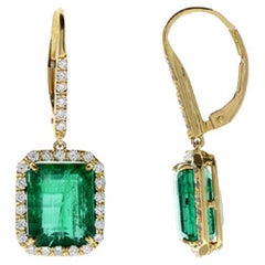 Ohrringe aus 18 Karat Gelbgold mit 8,55 Karat grünem Smaragd und Diamant