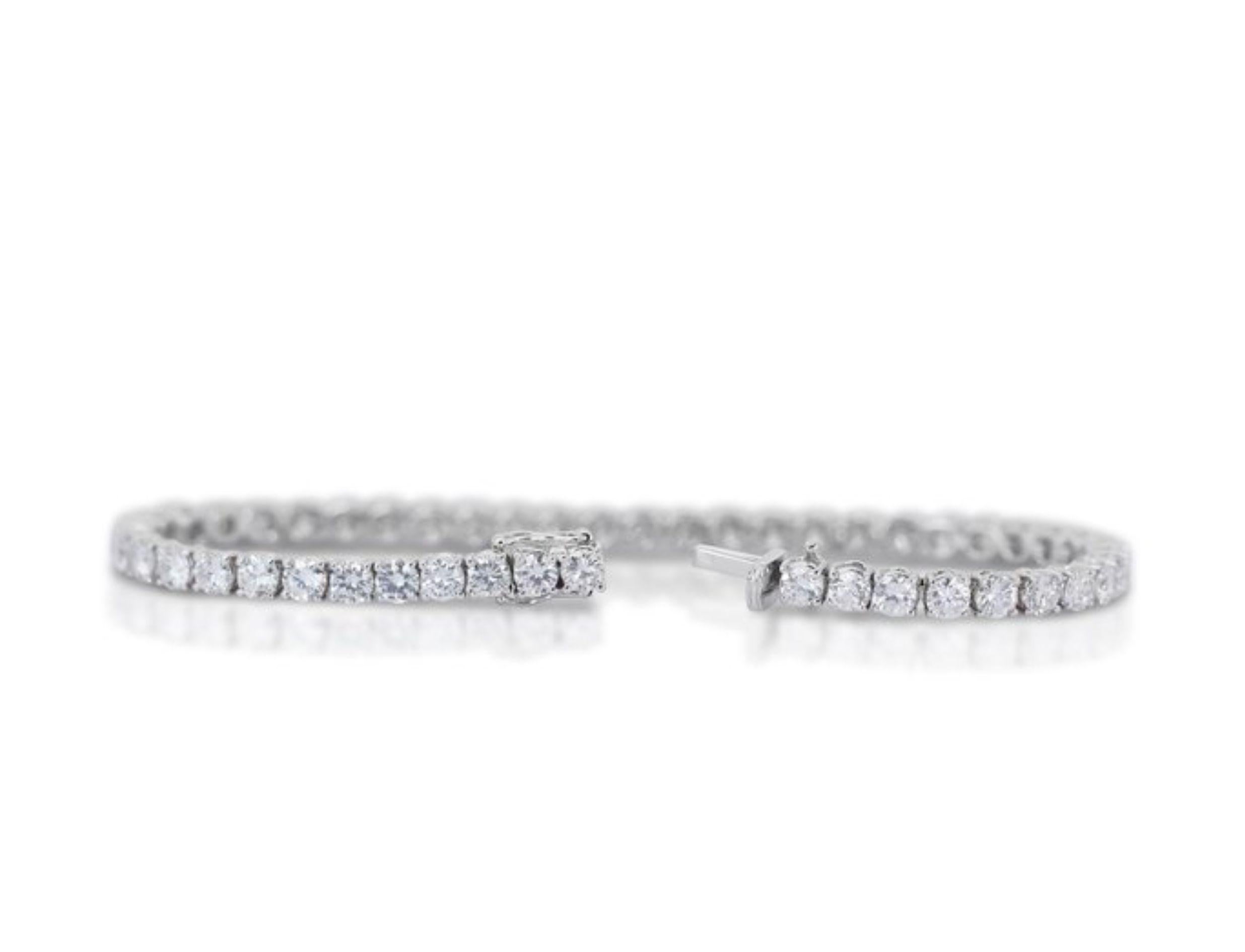 Elegant 8.88ct Diamond Tennis Bracelet set in 14K White Gold In New Condition In רמת גן, IL
