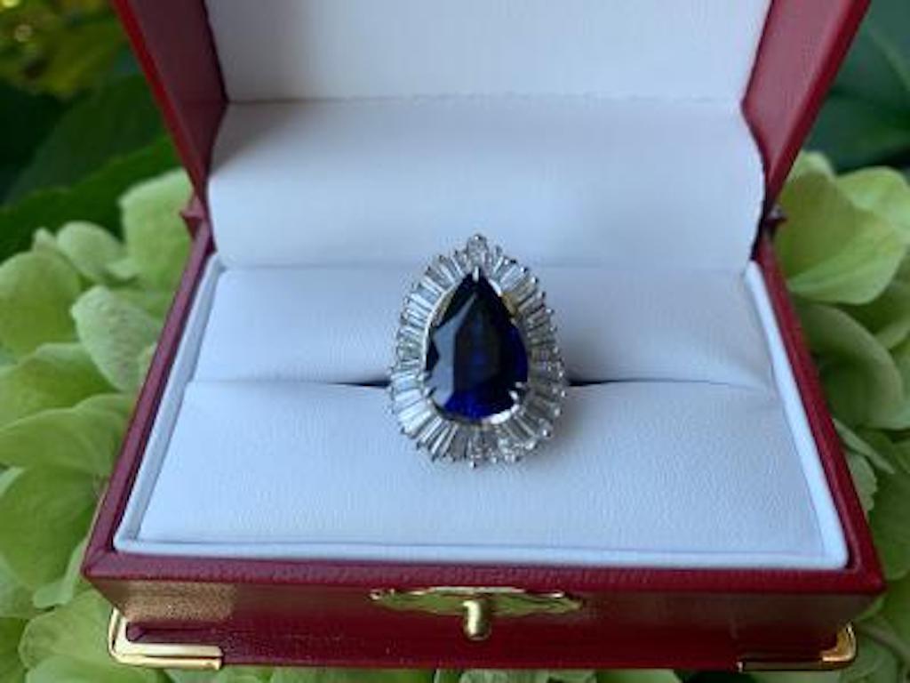 Elegant 9.25 Carat Blue Sapphire and Diamond Baguette Ballerina Platinum Ring In Excellent Condition In Tustin, CA