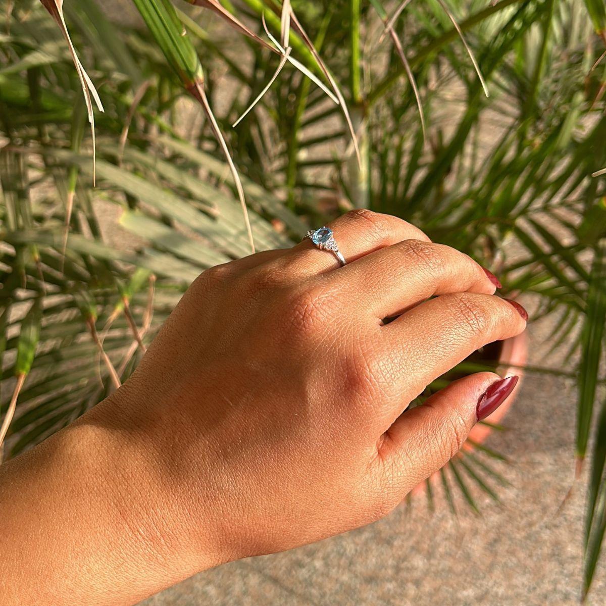 For Sale:  Elegant 925 Sterling Silver Ring with Blue Topaz & Sparkling CZ Accents for Her 7