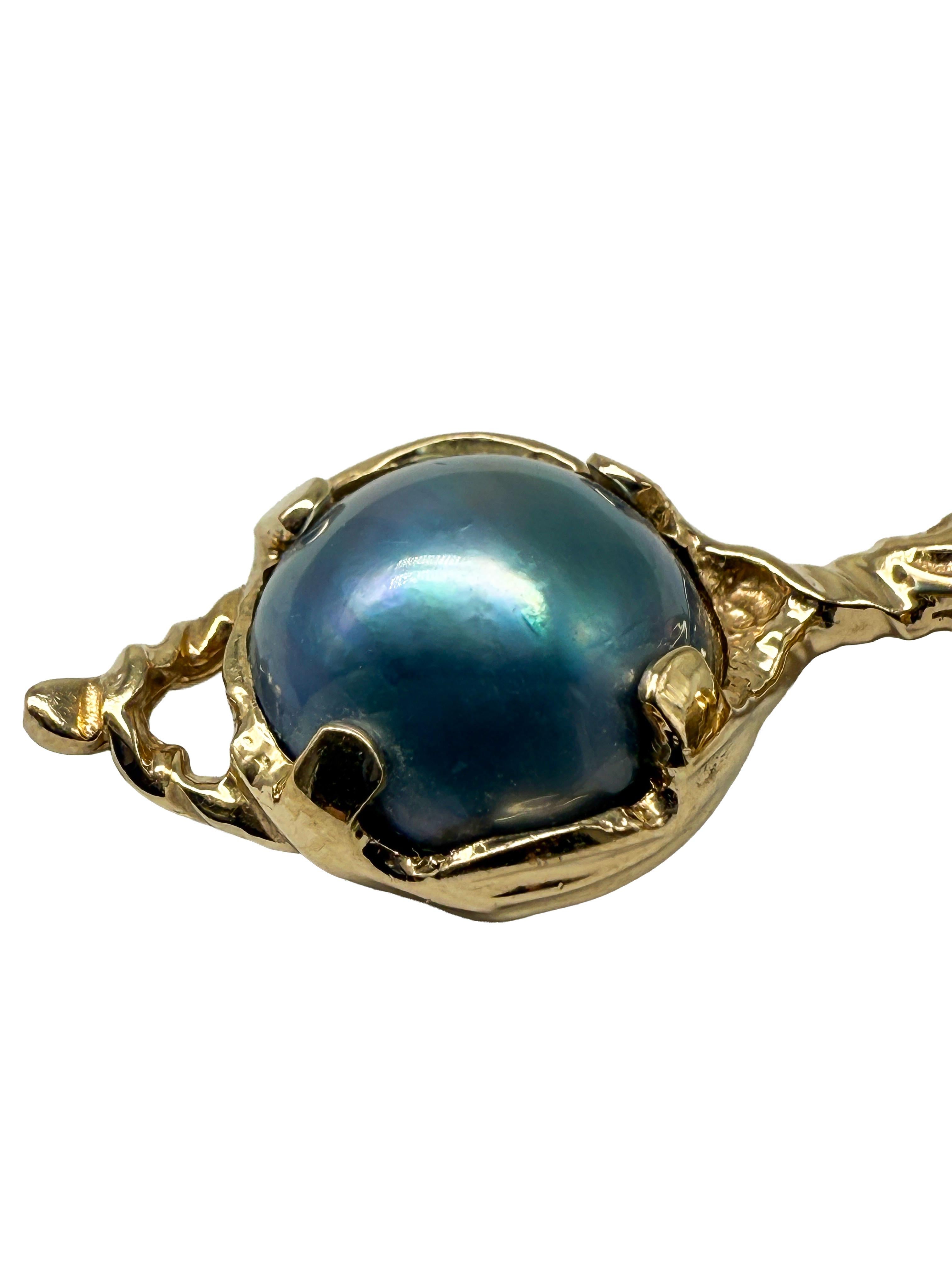 This elegant pendant is a true gem, combining timeless beauty with refined craftsmanship. Made of high-quality 9 karat yellow gold, the pendant features a classic round shape and a distinctive setting that highlights the natural charm of its central
