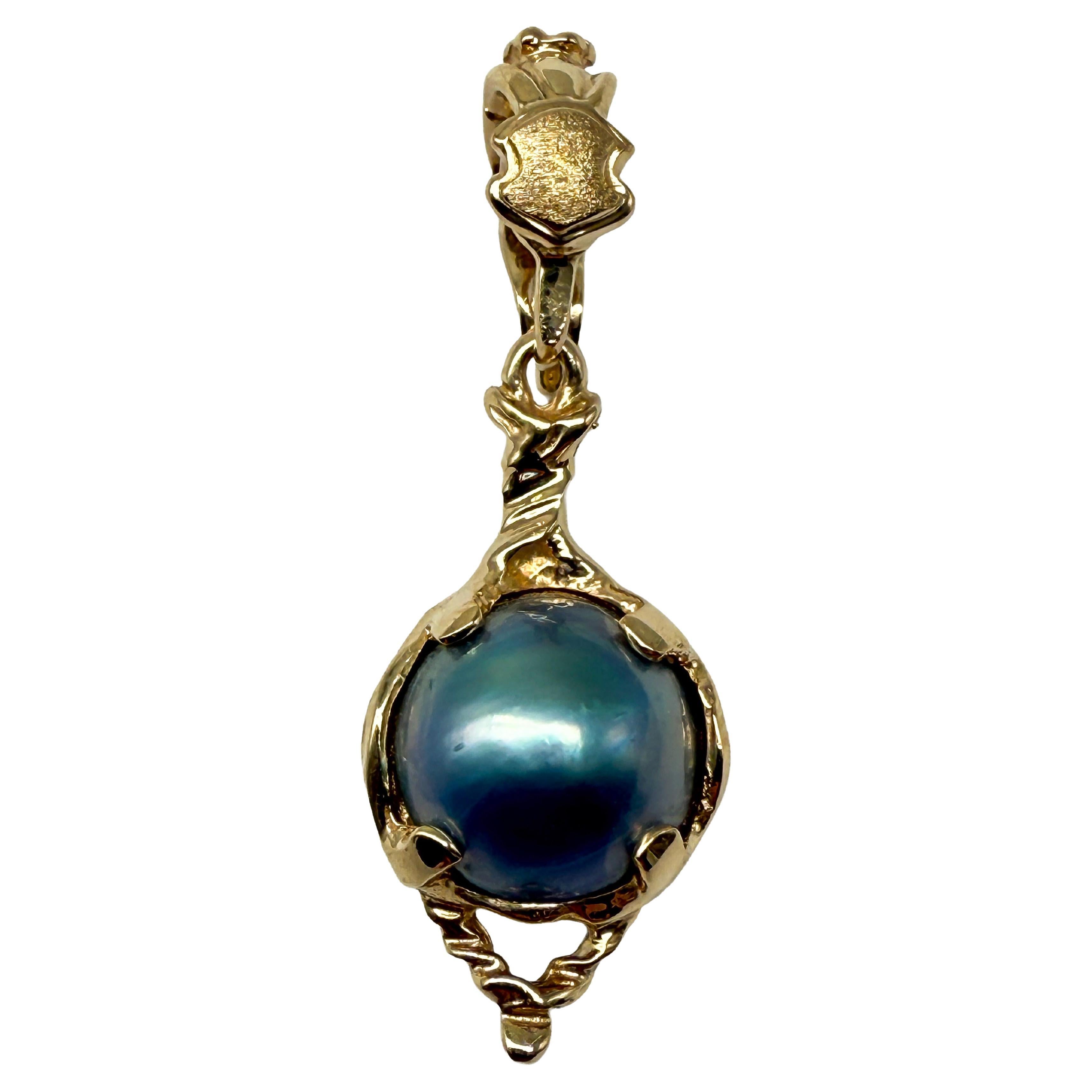 Elegant 9K Yellow Gold Pendant with Natural Tahitian Pearl