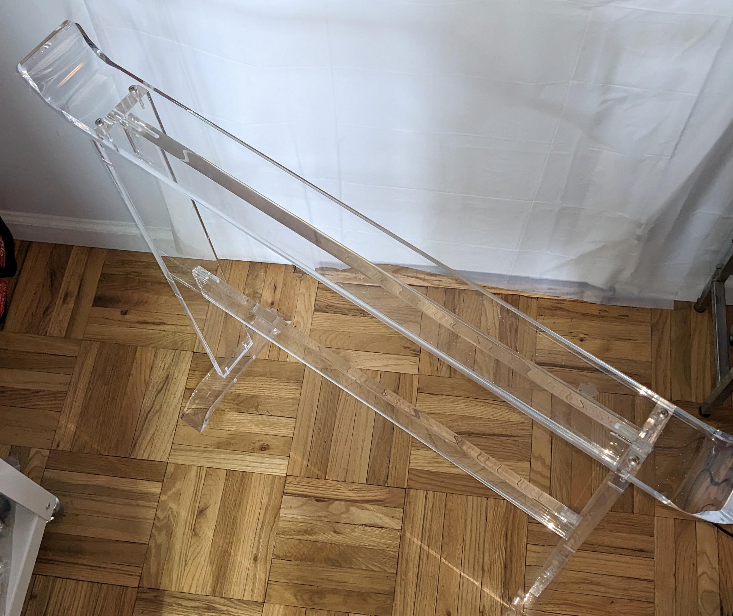 Elegant Acrylic Garment Valet-Rack In Good Condition For Sale In Riverdale, NY