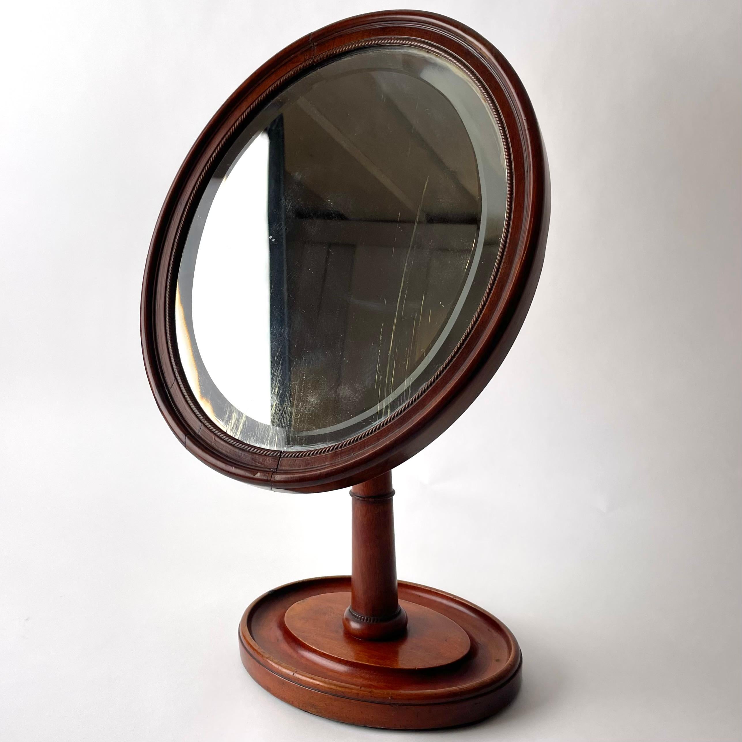 Européen Elegance du miroir de table réglable de la fin du 19e siècle en vente
