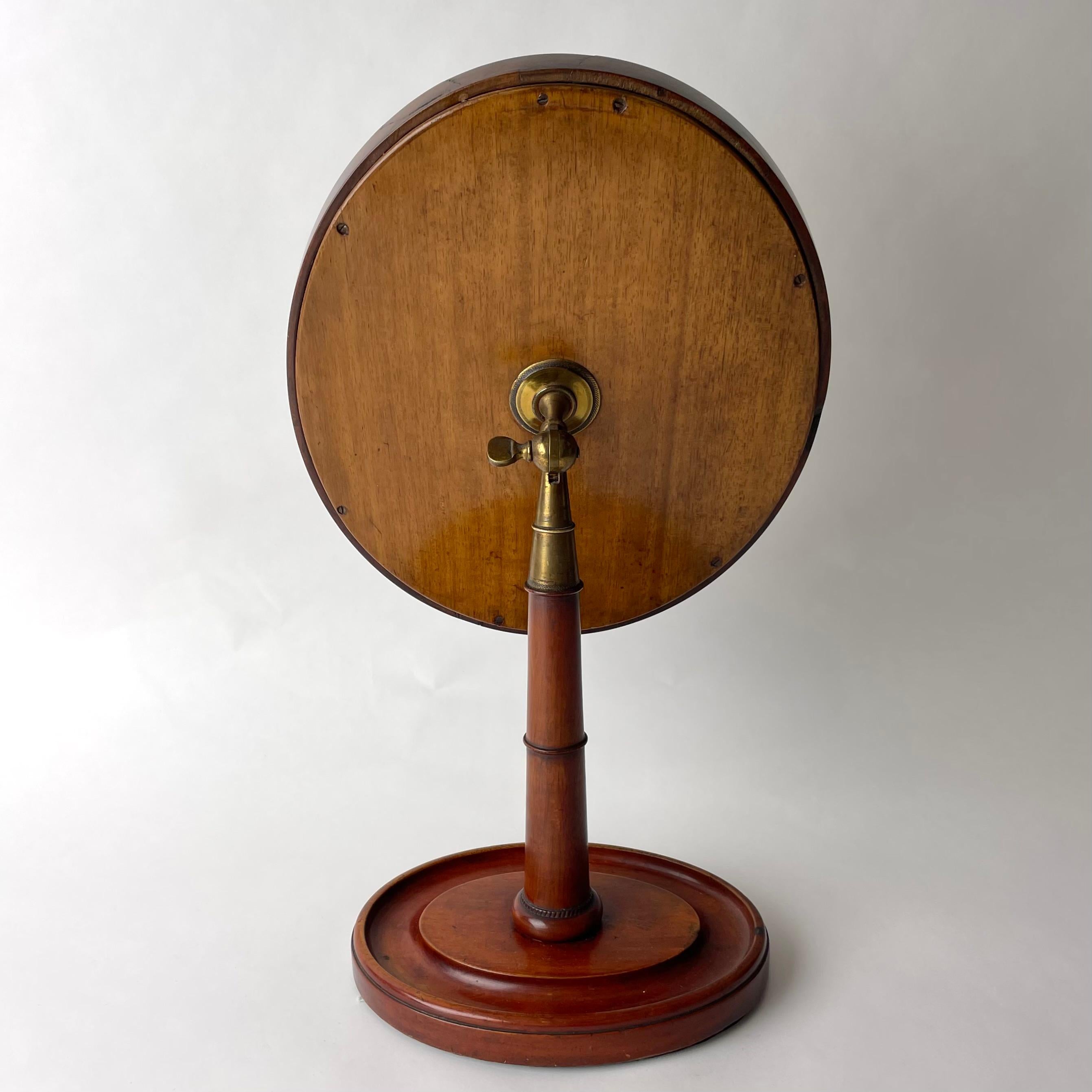 Laiton Elegance du miroir de table réglable de la fin du 19e siècle en vente
