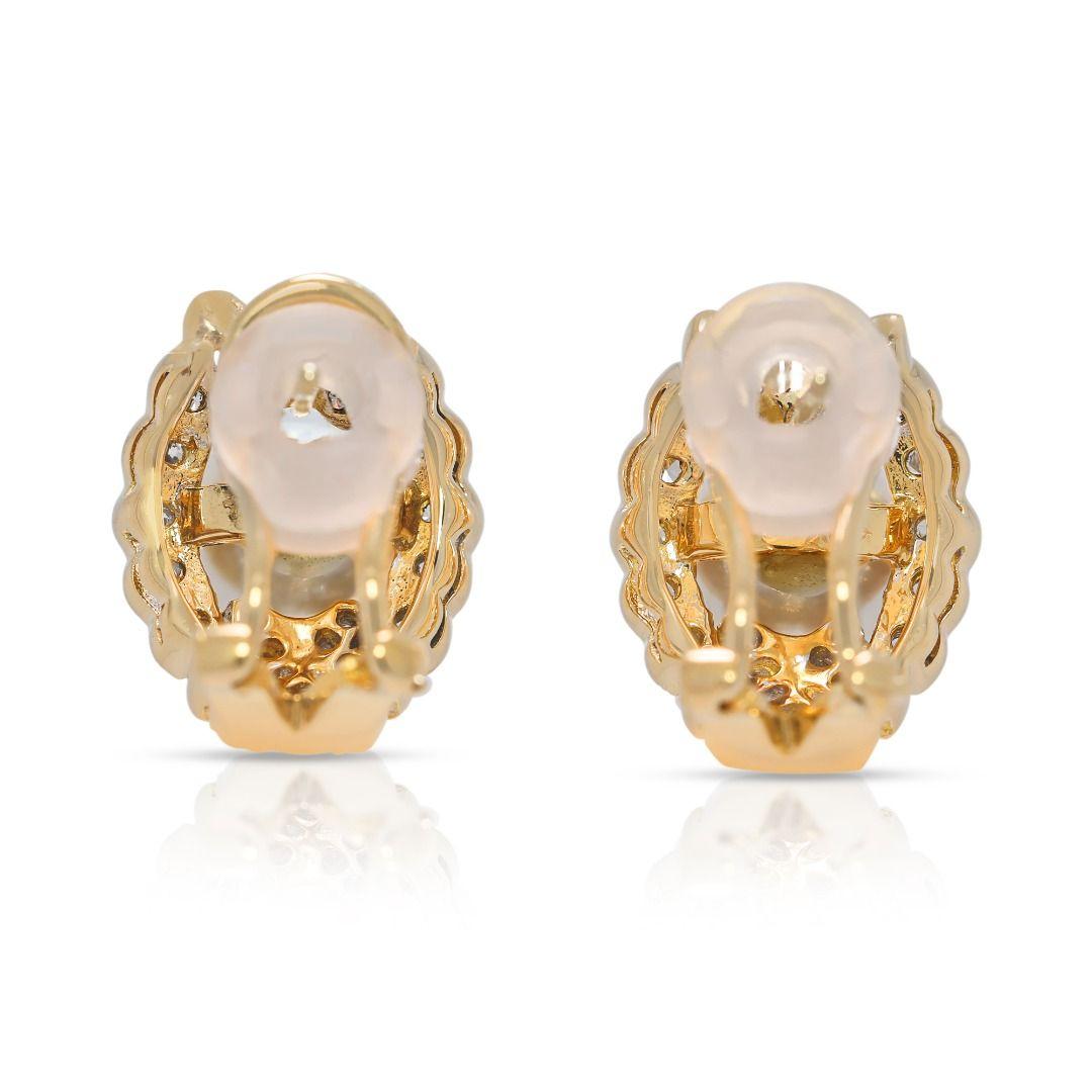 Élégantes boucles d'oreilles en or jaune 18 carats avec perles Akoya et diamants naturels en vente 2
