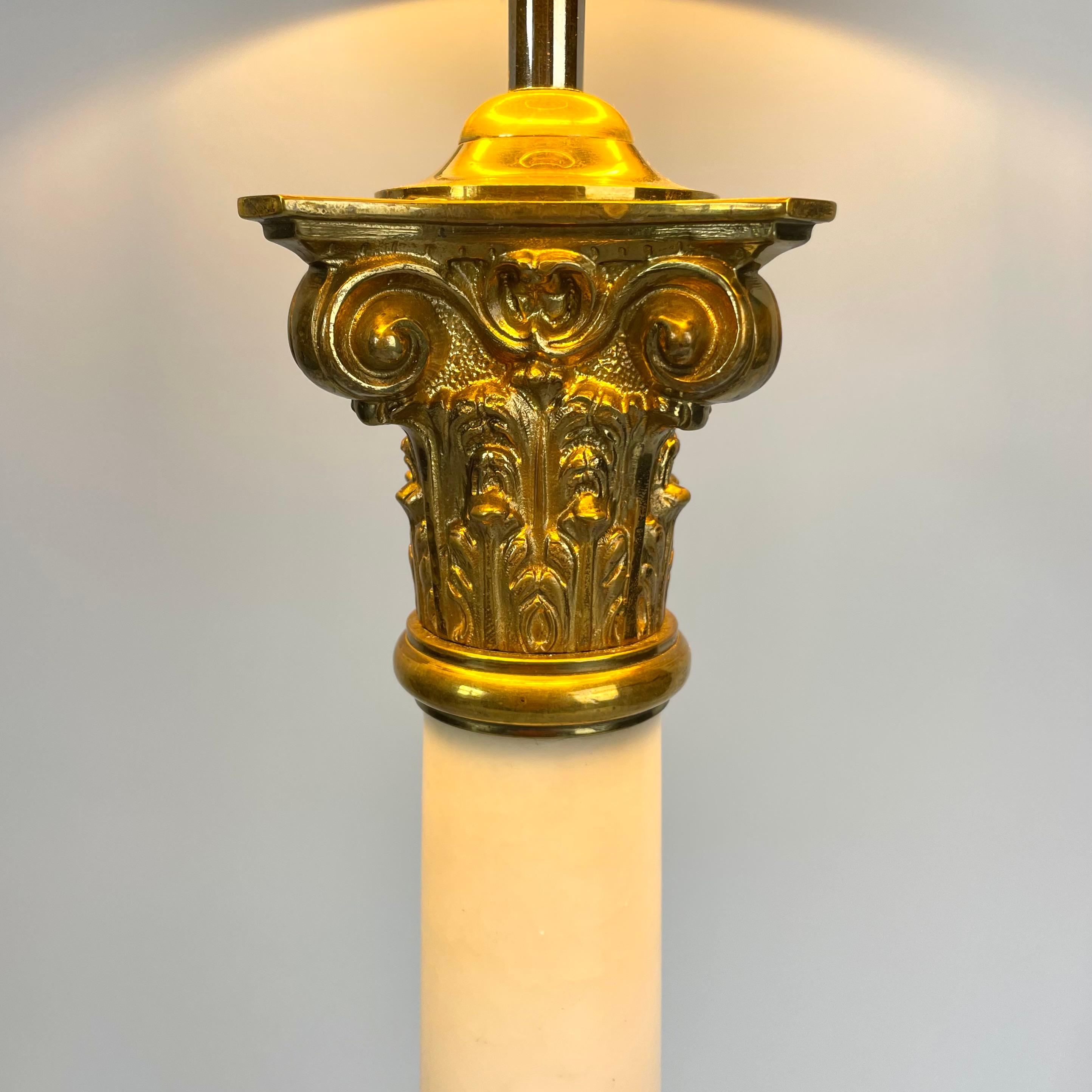 Elegance de la lampe de table en albâtre et laiton - Fin du 19e siècle en vente 2