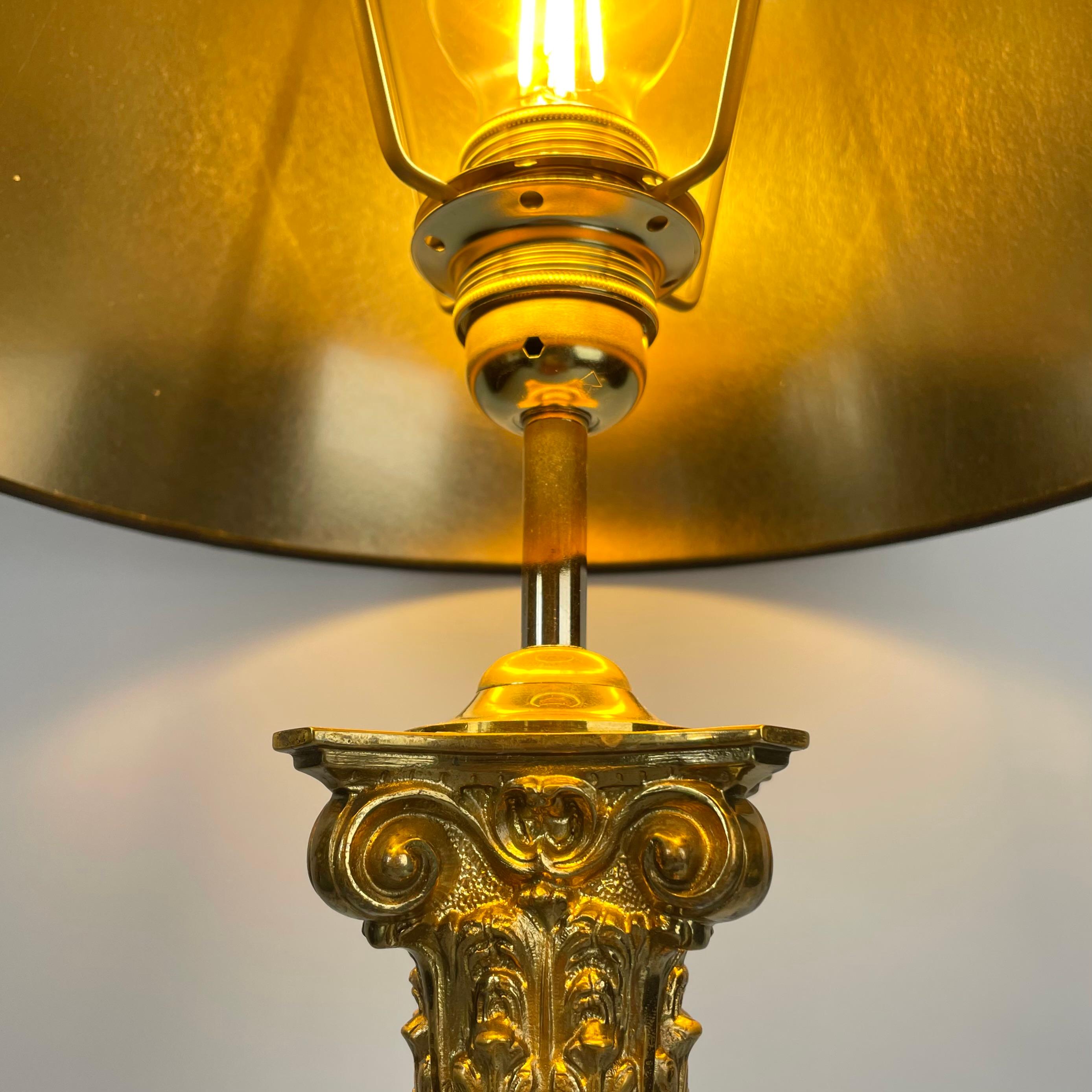 Elegance de la lampe de table en albâtre et laiton - Fin du 19e siècle en vente 3