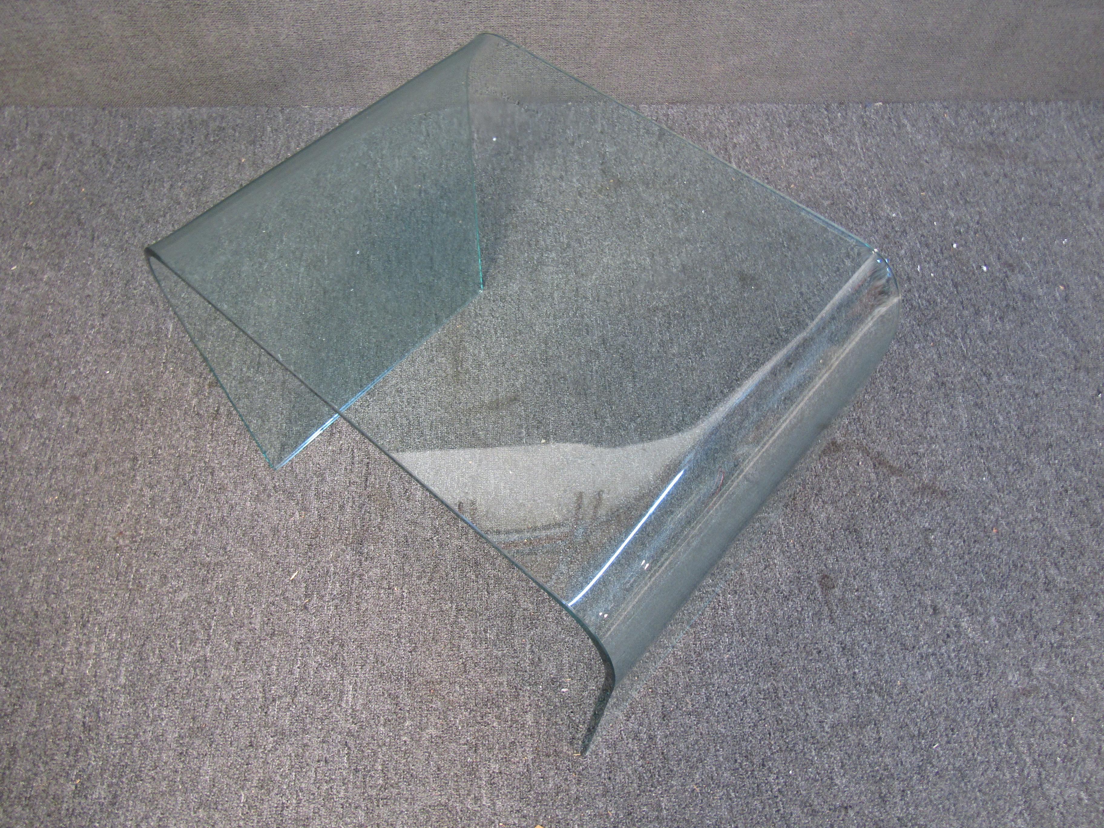 Elegant All Glass Side Table In Good Condition In Brooklyn, NY