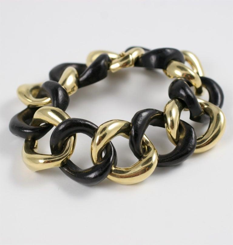 Elegant Alternating Yellow Gold and Cocobolo Wood Curved Link Bracelet For Sale 1