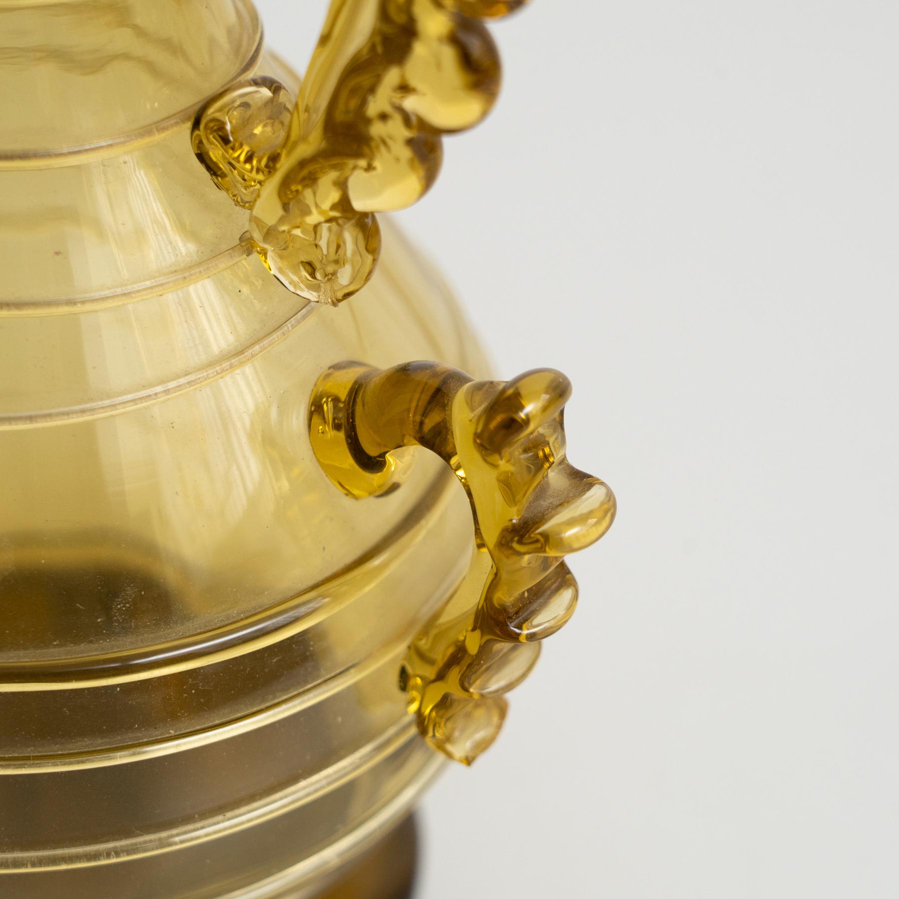Élégant vase en verre soufflé ambré - Art espagnol du début du 20e siècle en vente 4