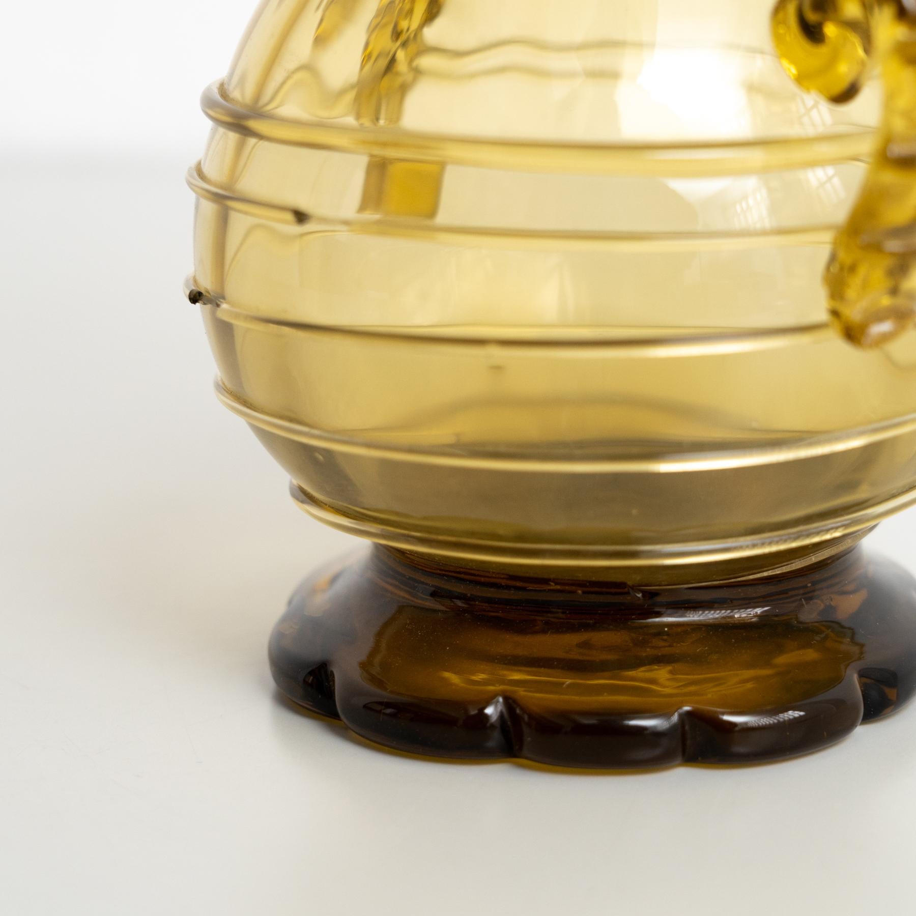 Elegante Vase aus mundgeblasenem Bernsteinglas - spanische Kunst des frühen 20. Jahrhunderts im Angebot 6