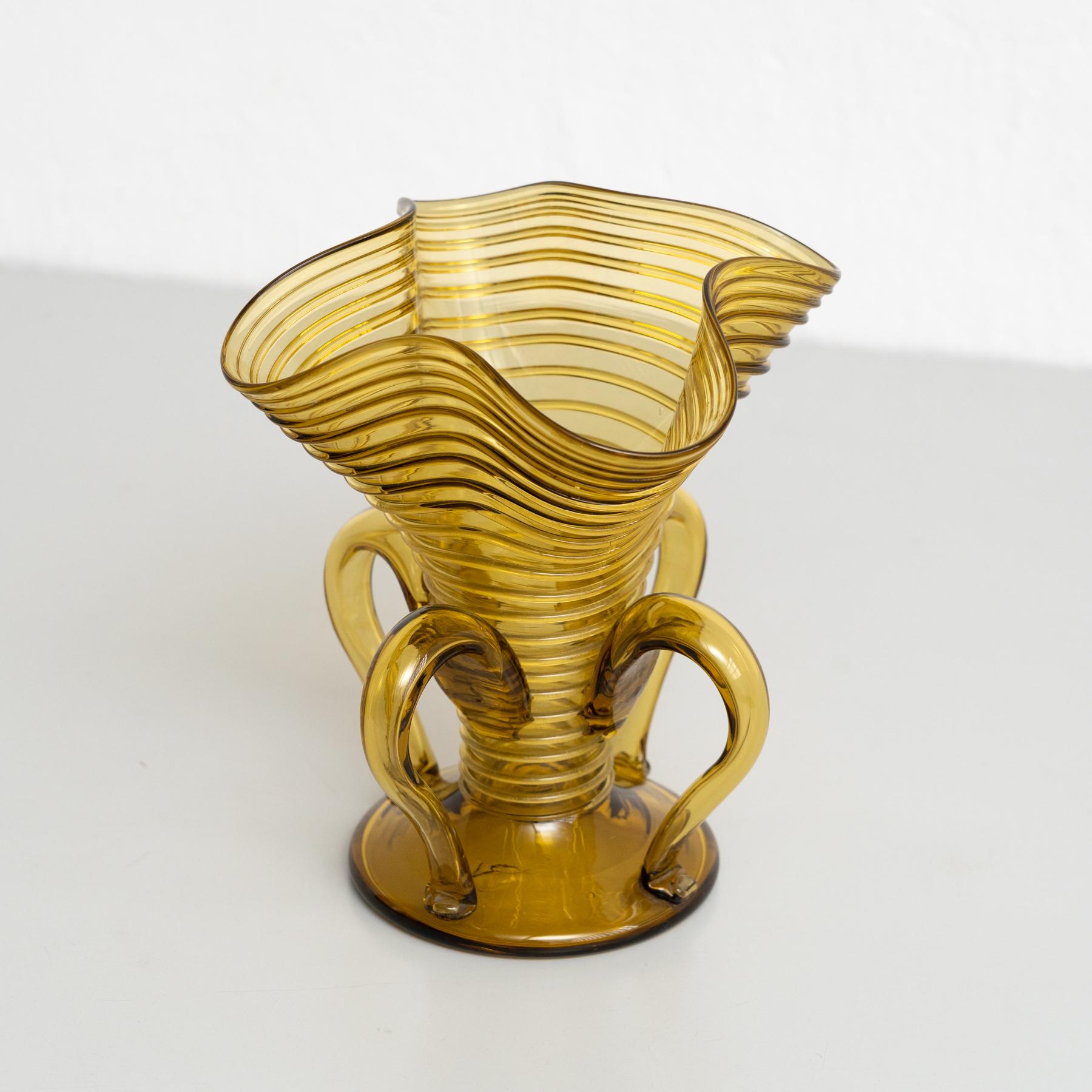 Elegante Vase aus mundgeblasenem Bernsteinglas - spanische Kunst des frühen 20. Jahrhunderts im Zustand „Gut“ im Angebot in Barcelona, ES