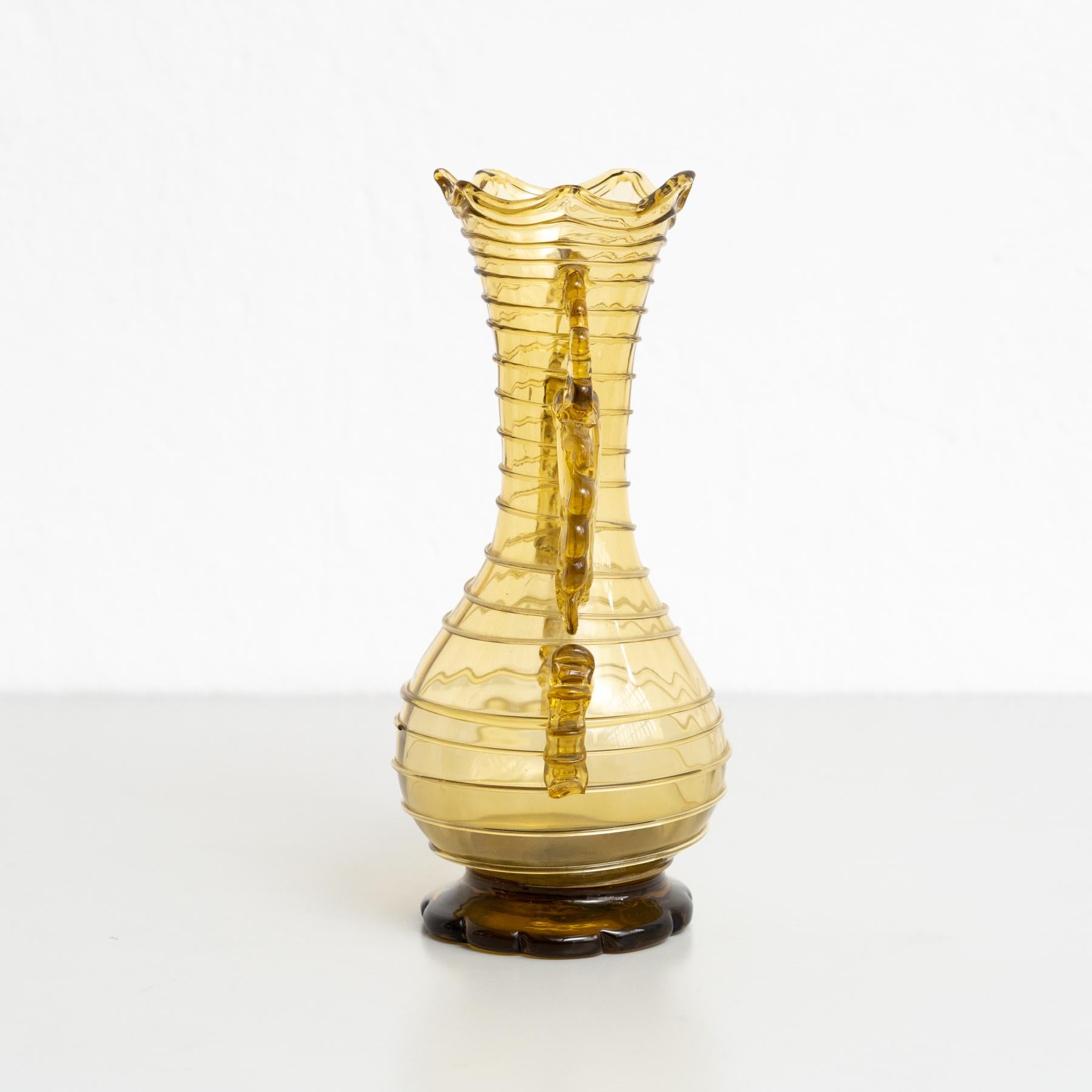 Elegante Vase aus mundgeblasenem Bernsteinglas - spanische Kunst des frühen 20. Jahrhunderts im Zustand „Gut“ im Angebot in Barcelona, ES
