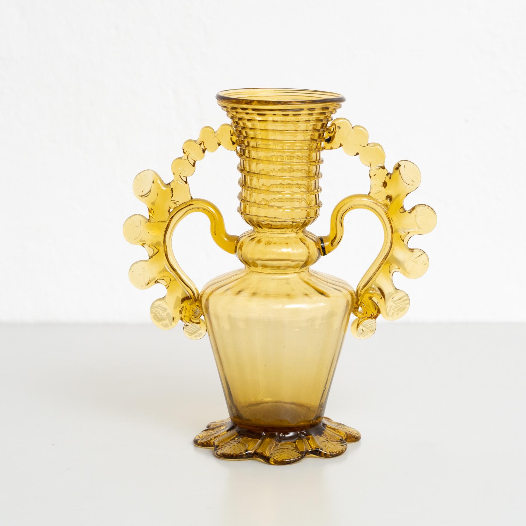 Elegant Amber Blown Glass Vase - Early 20th Century Spanish Artistry For Sale 1