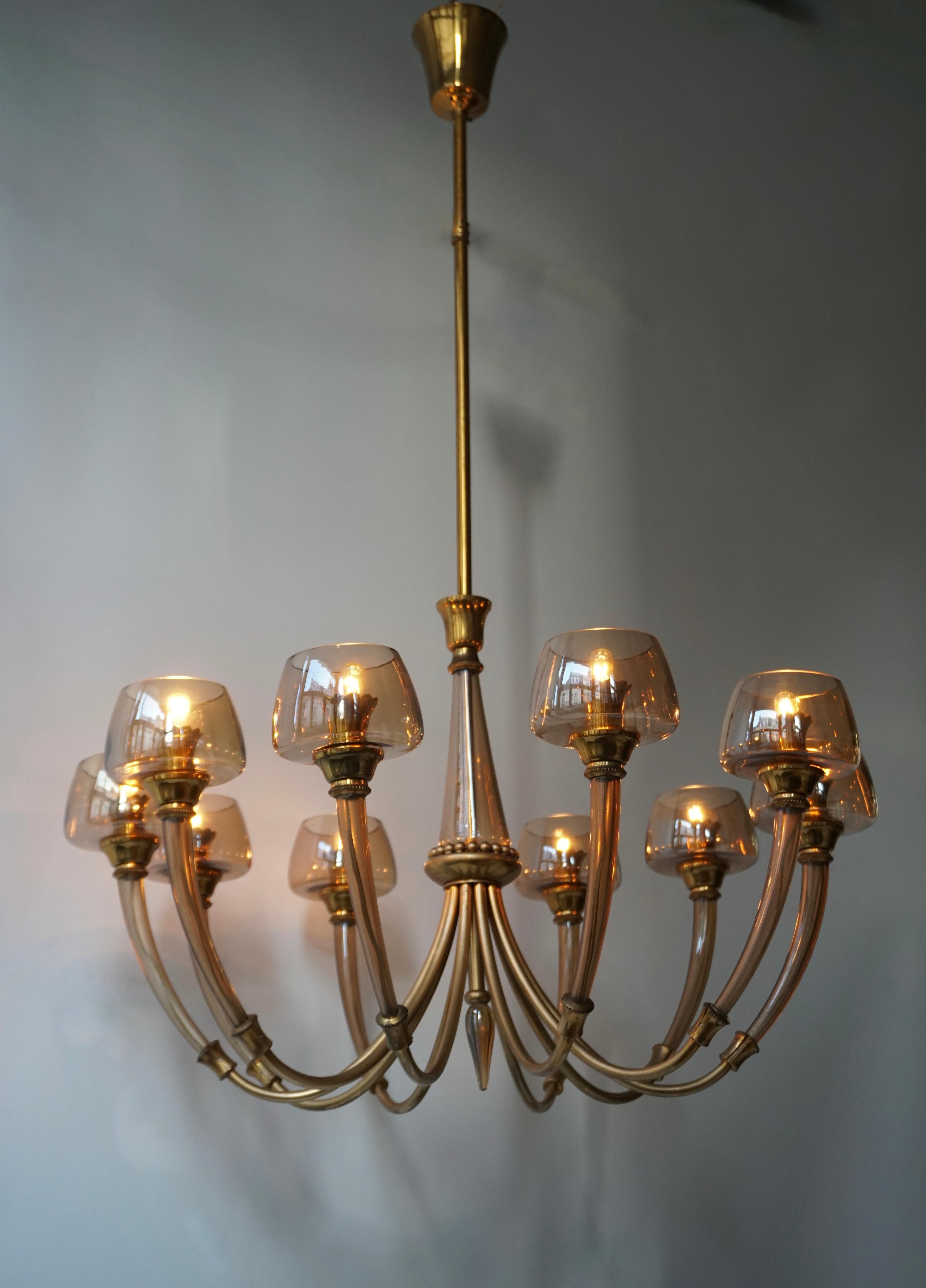 Elegant Murano Glass and Brass Chandelier For Sale 4